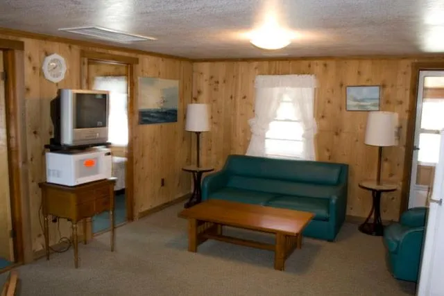 Living room in Outer Banks Motel
