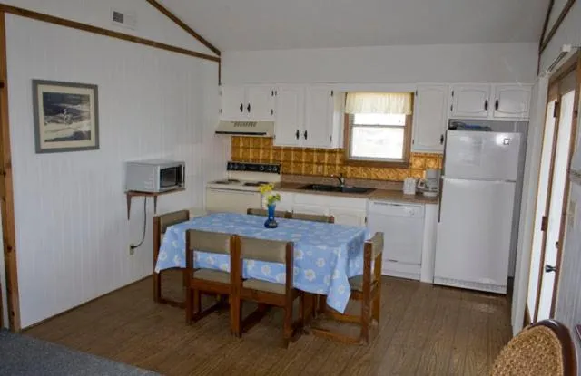 Kitchen or kitchenette in Outer Banks Motel