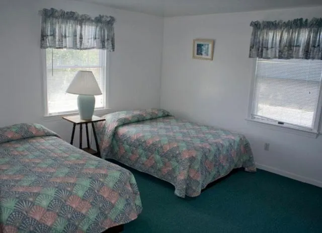 Photo of the whole room, Bed in Outer Banks Motel