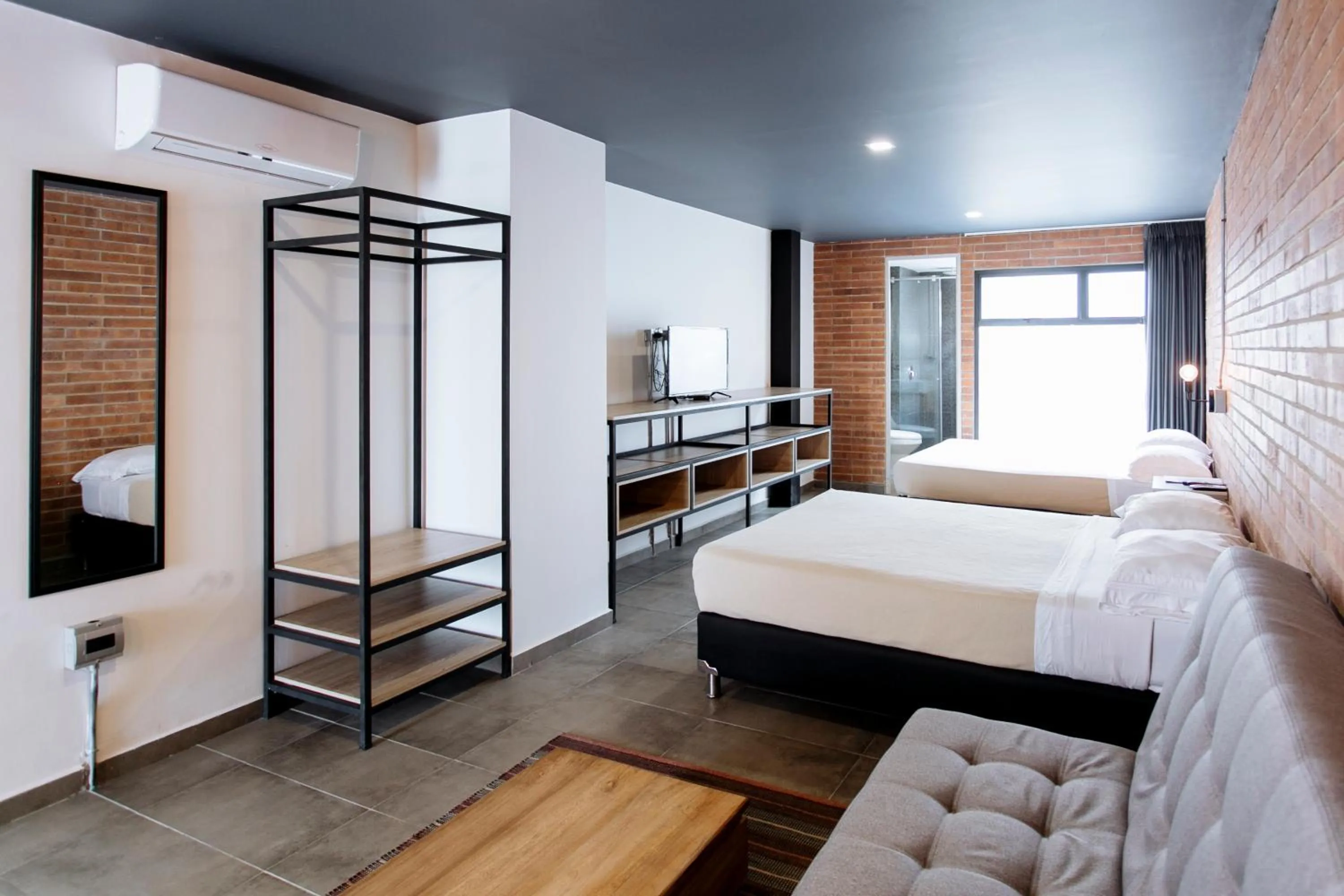 Photo of the whole room, Bed in Soy Local Provenza