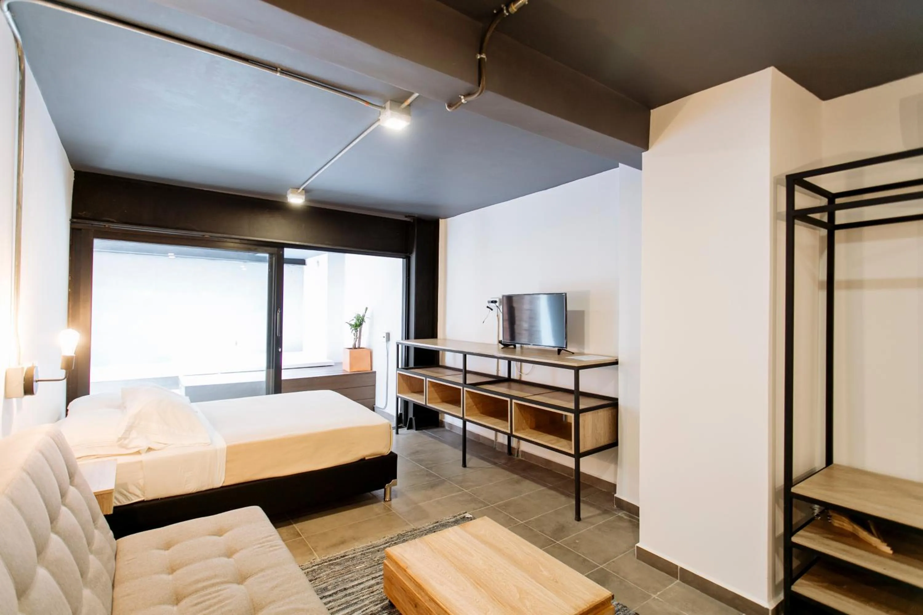 Photo of the whole room, Bed in Soy Local Provenza