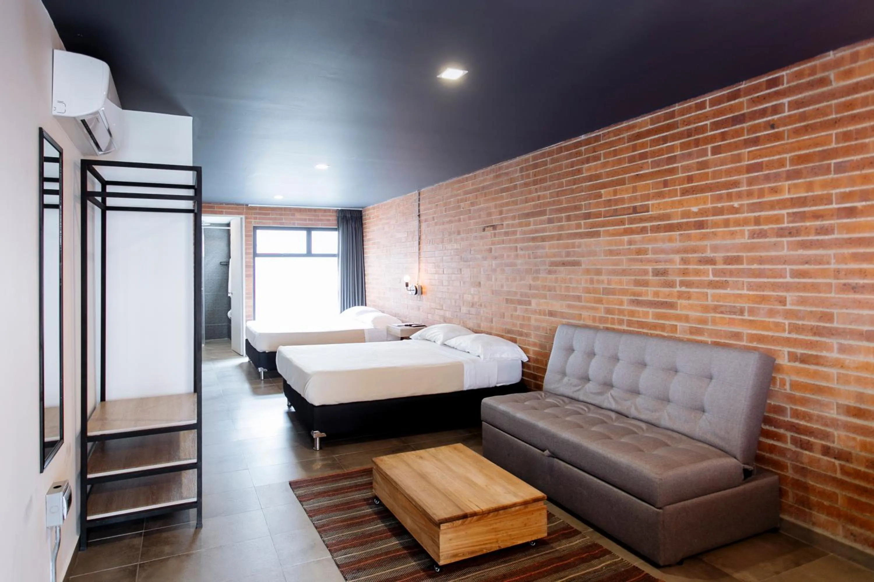 Photo of the whole room, Bed in Soy Local Provenza