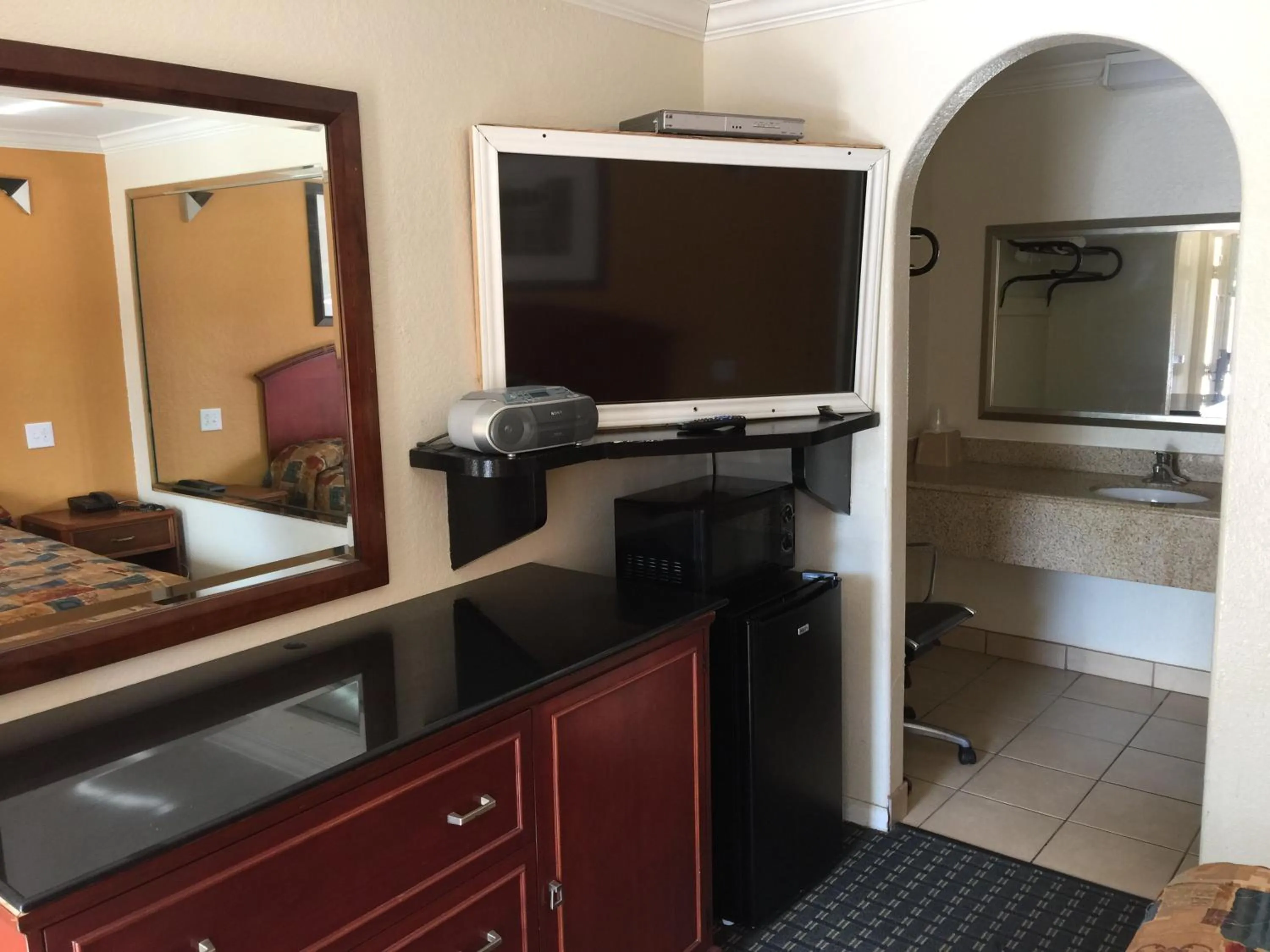 Kitchen/Kitchenette in Regency inn and suites