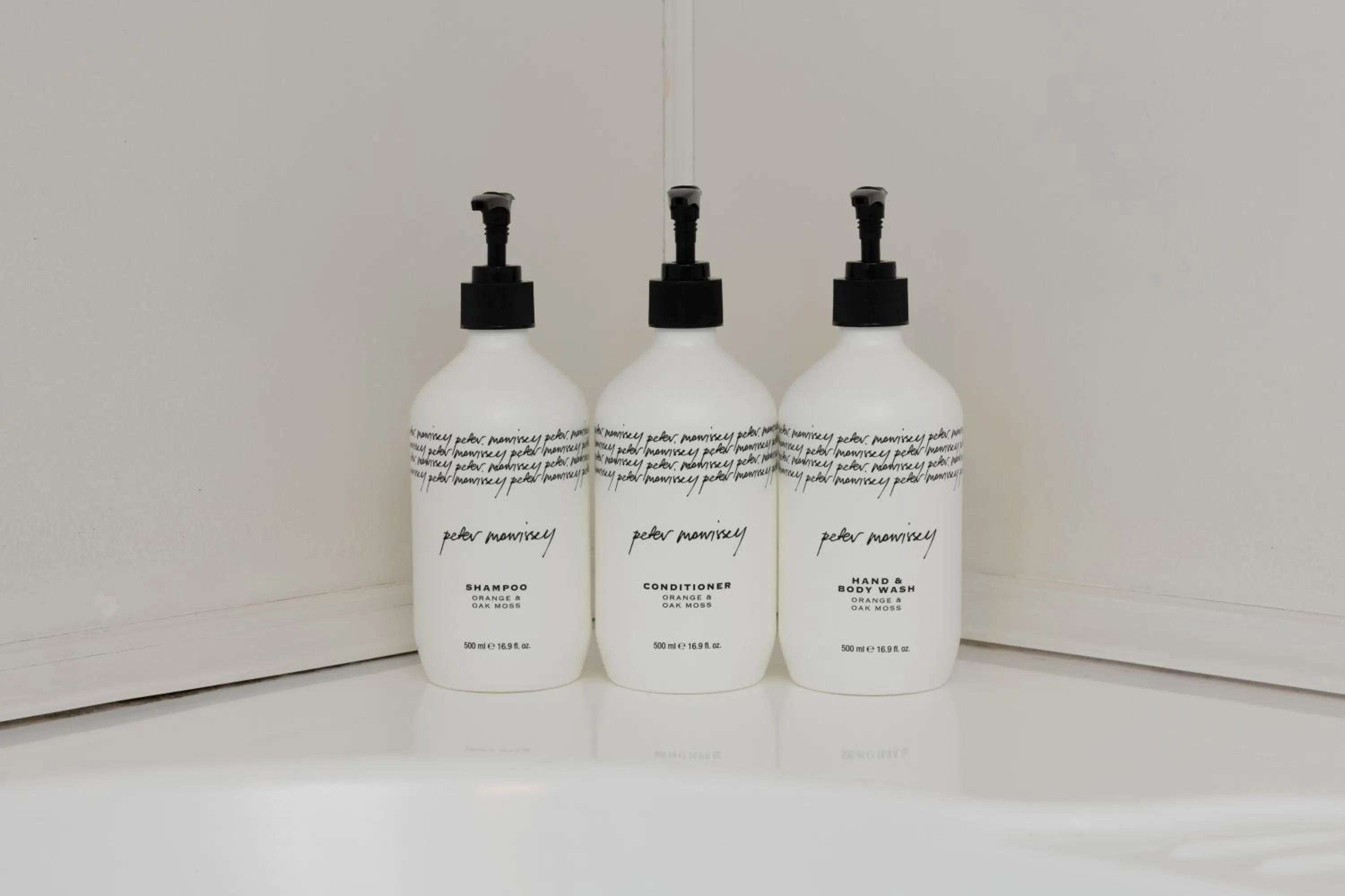 Bathroom in Grove Park Motor Lodge