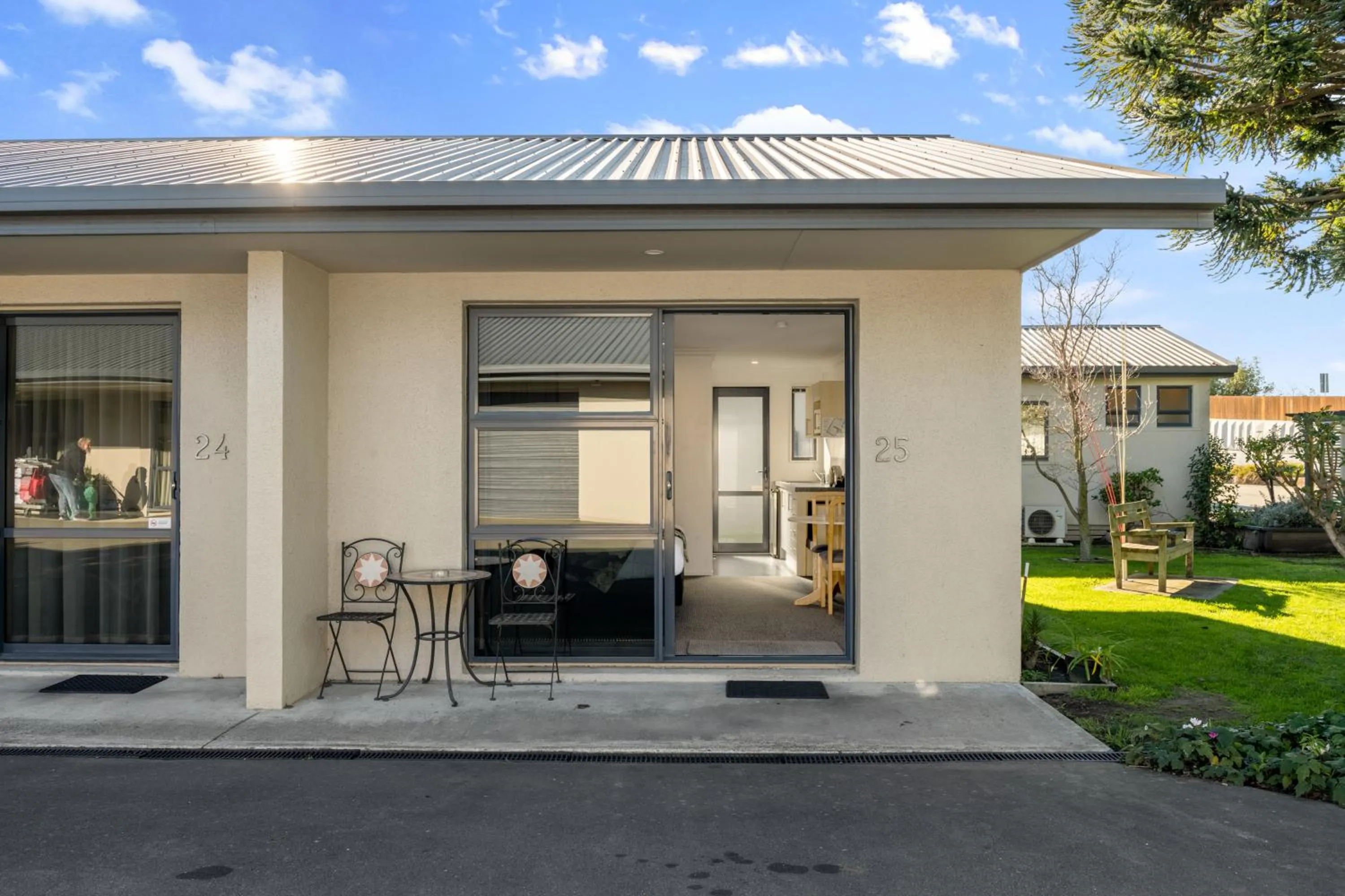 Patio in Grove Park Motor Lodge