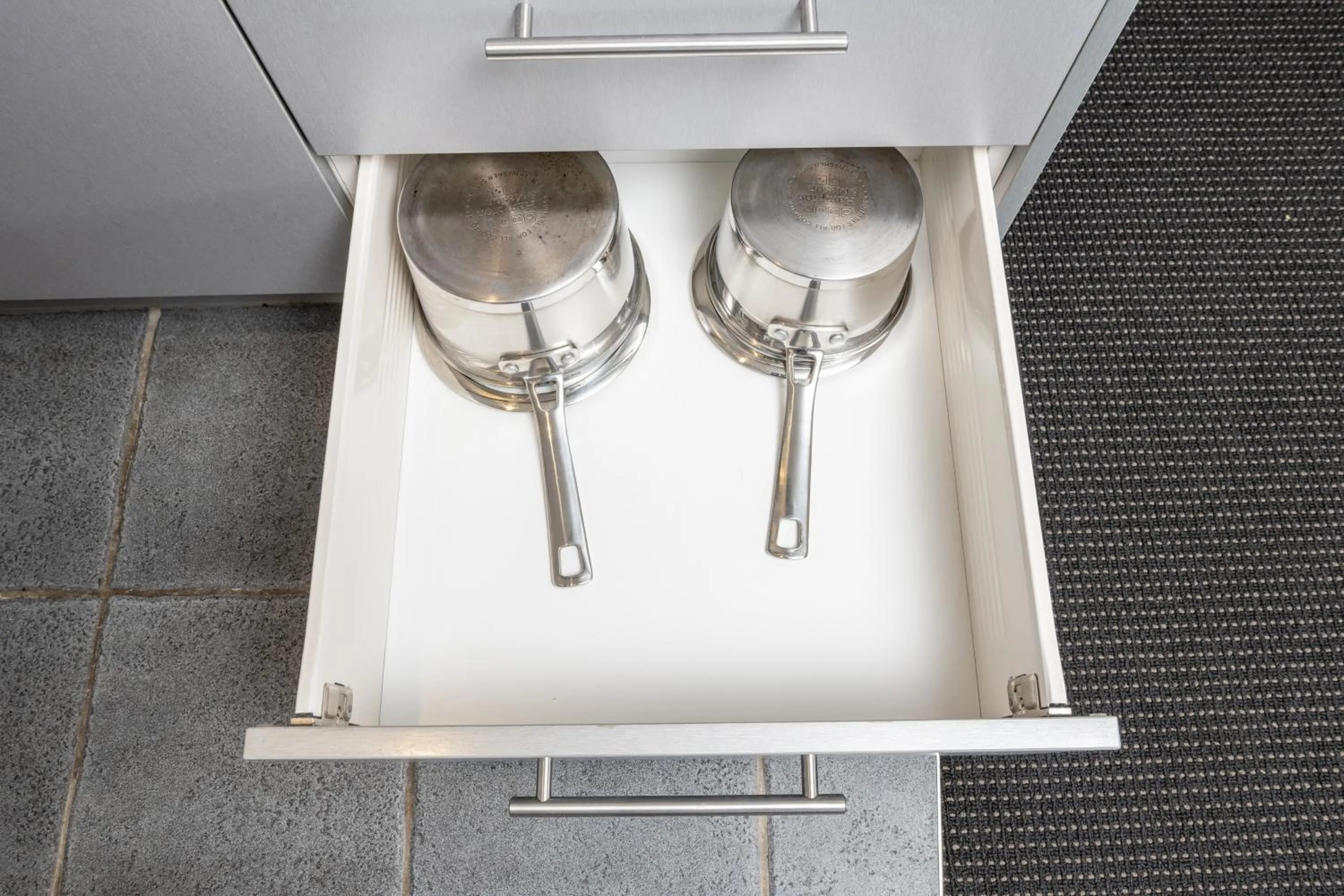 kitchen in Grove Park Motor Lodge