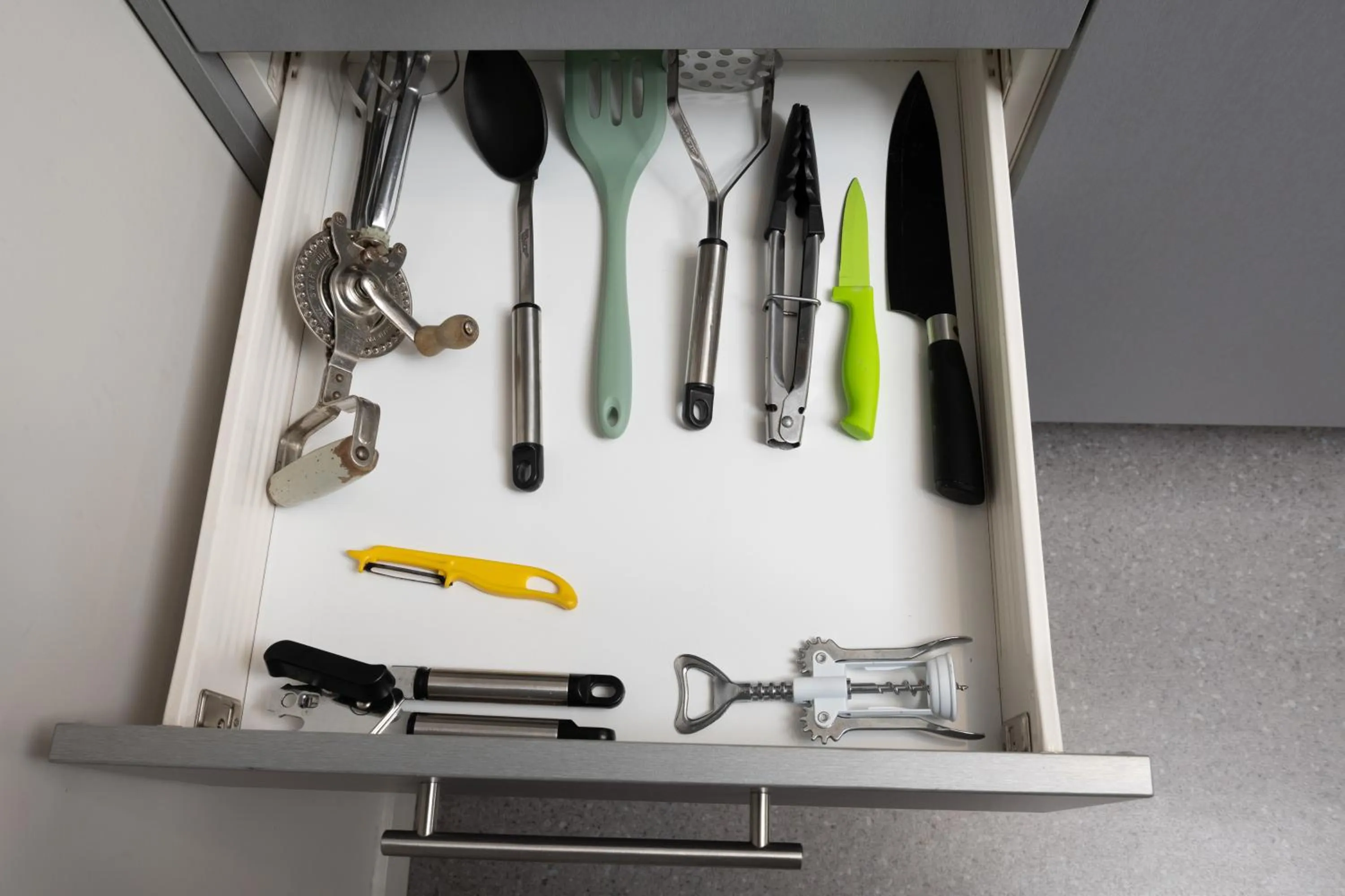 Kitchen or kitchenette in Grove Park Motor Lodge