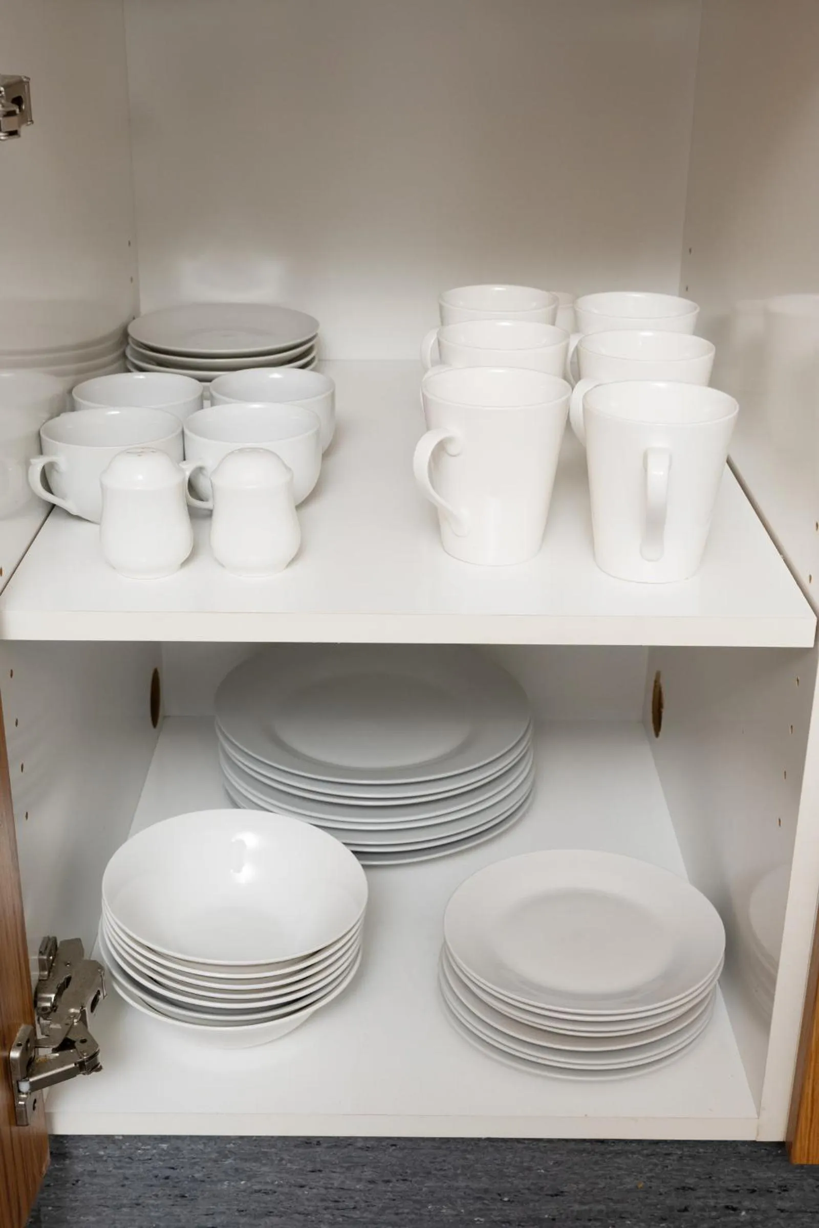 kitchen in Grove Park Motor Lodge