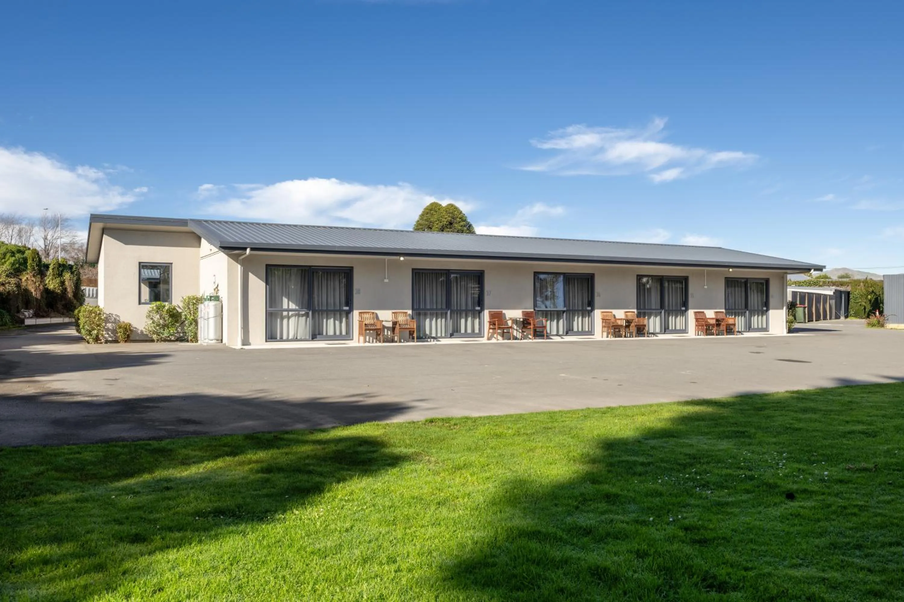 Property building in Grove Park Motor Lodge