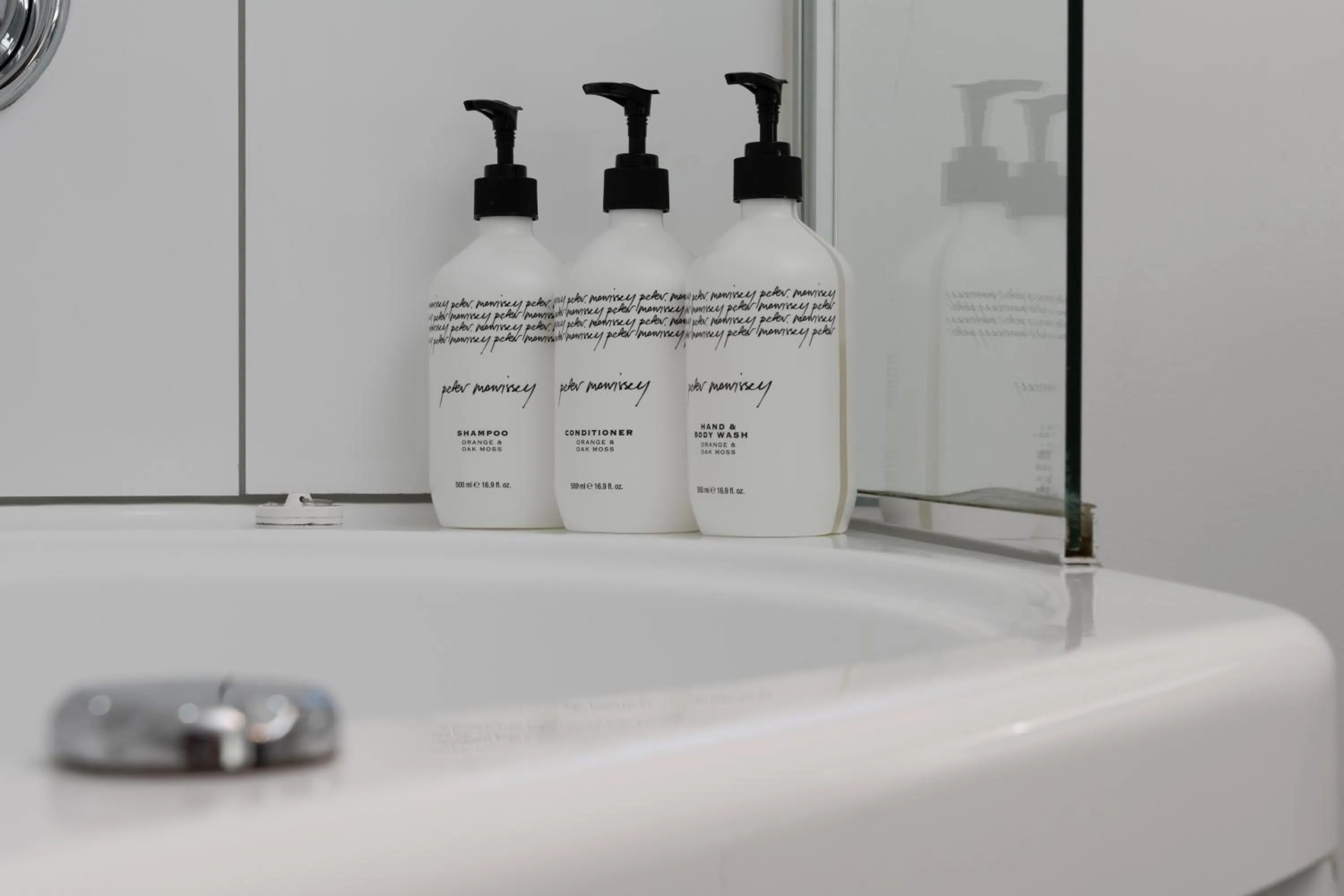 Bathroom in Grove Park Motor Lodge