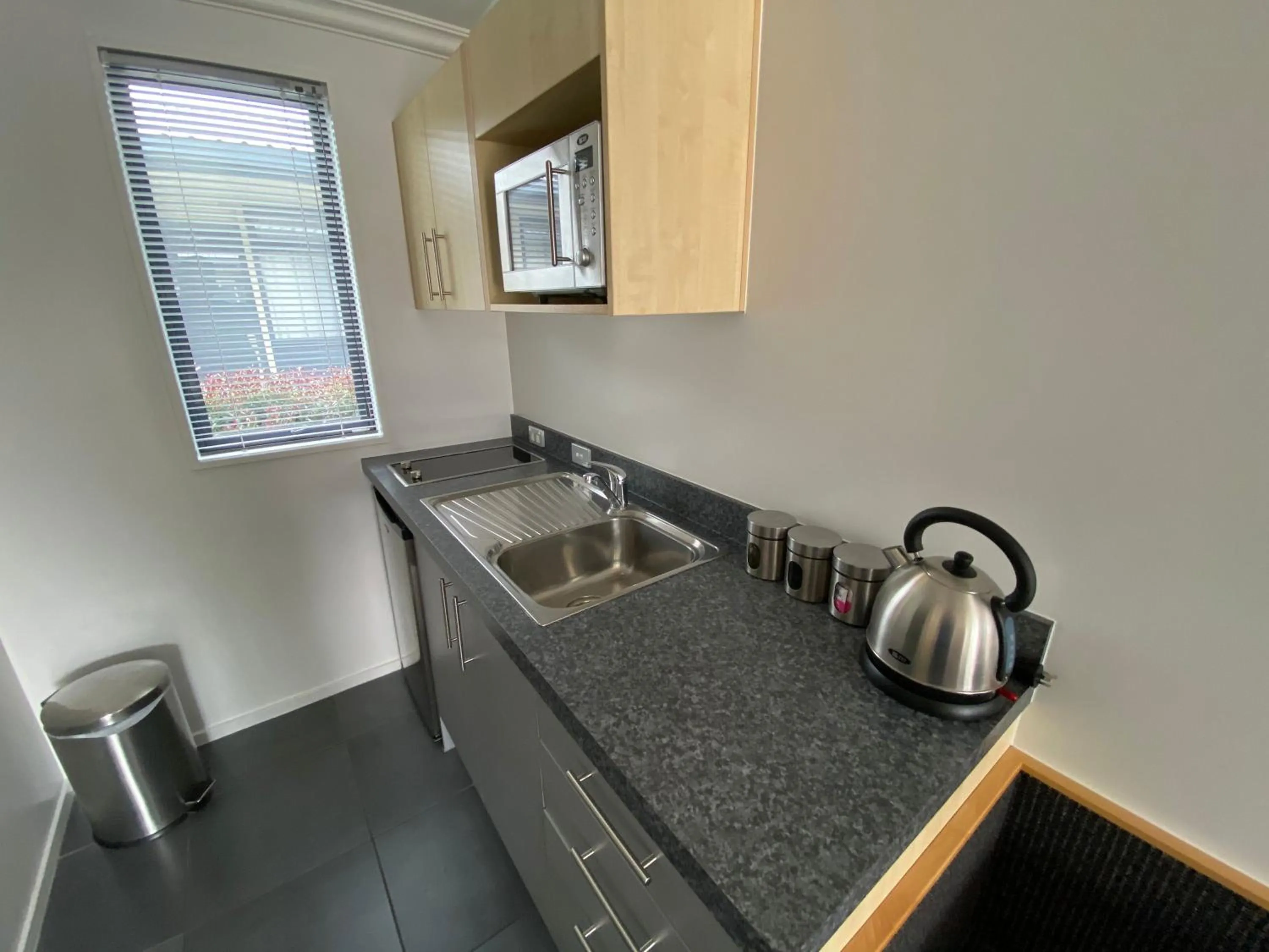 Coffee/tea facilities in Grove Park Motor Lodge