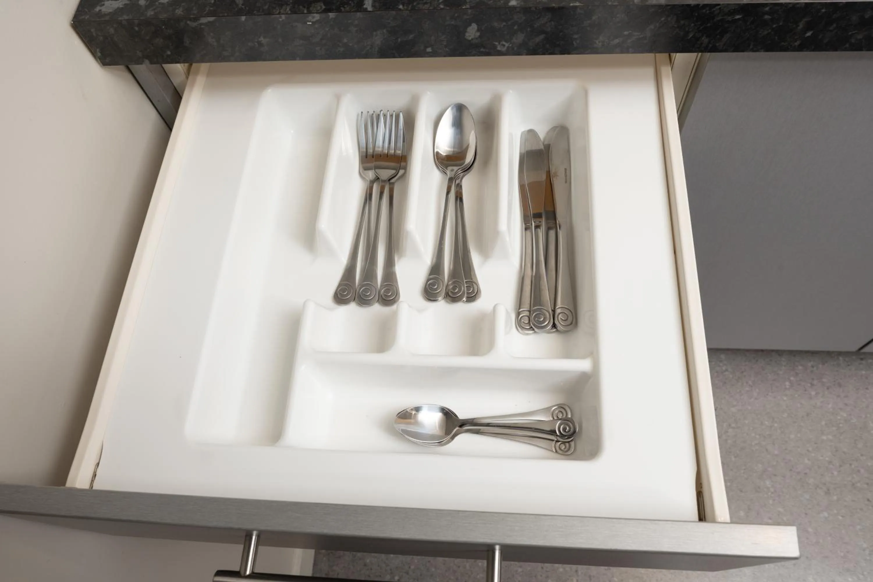 Kitchen or kitchenette in Grove Park Motor Lodge