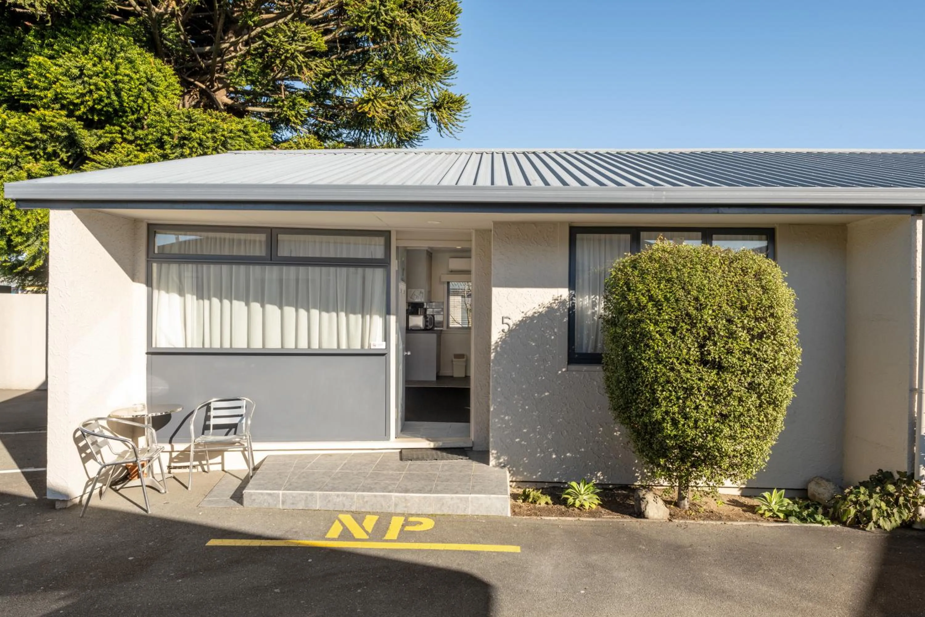 Patio in Grove Park Motor Lodge