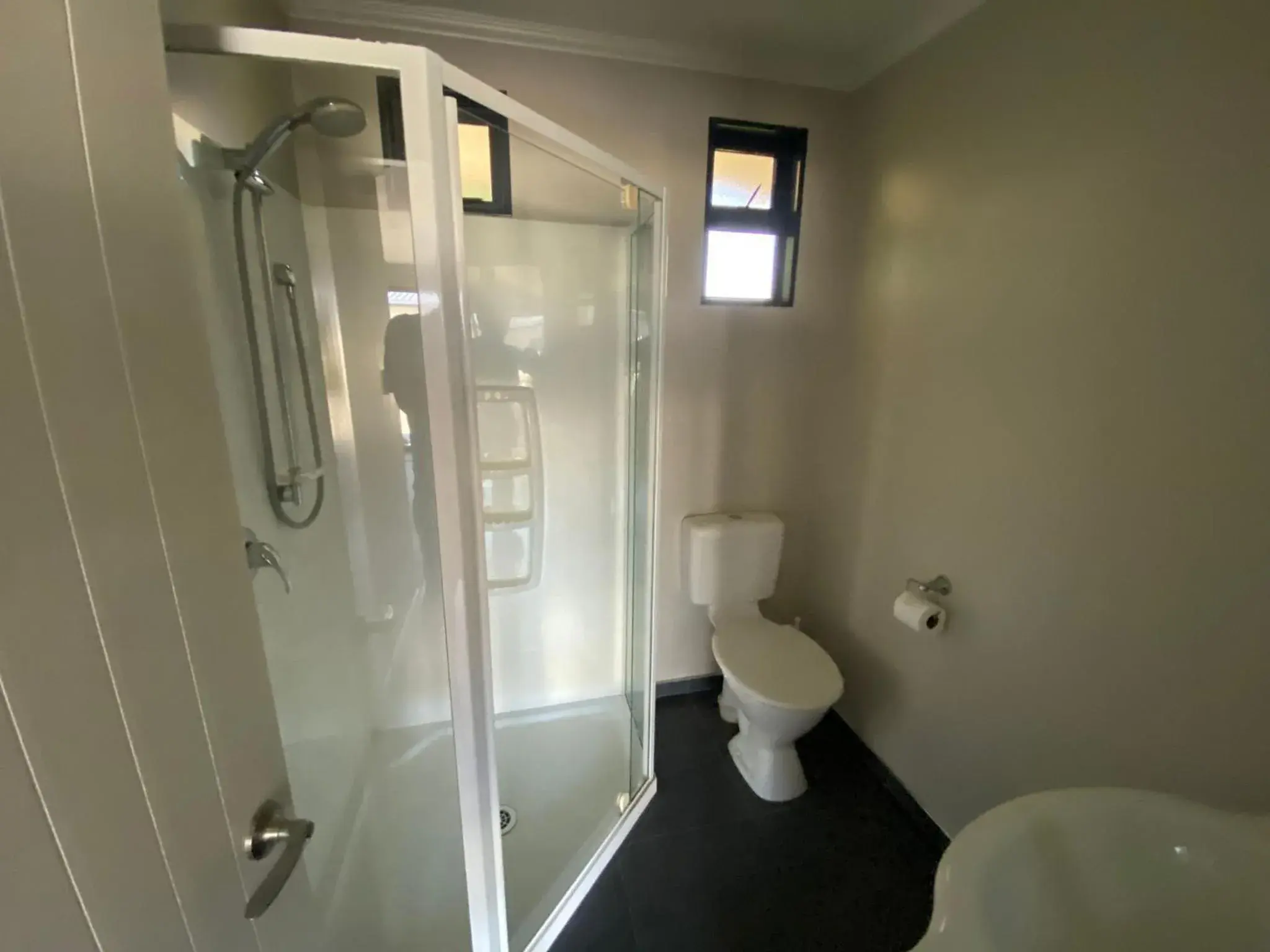 One-Bedroom Family Apartment in Grove Park Motor Lodge One-Bedroom Family Apartment in Grove Park Motor Lodge