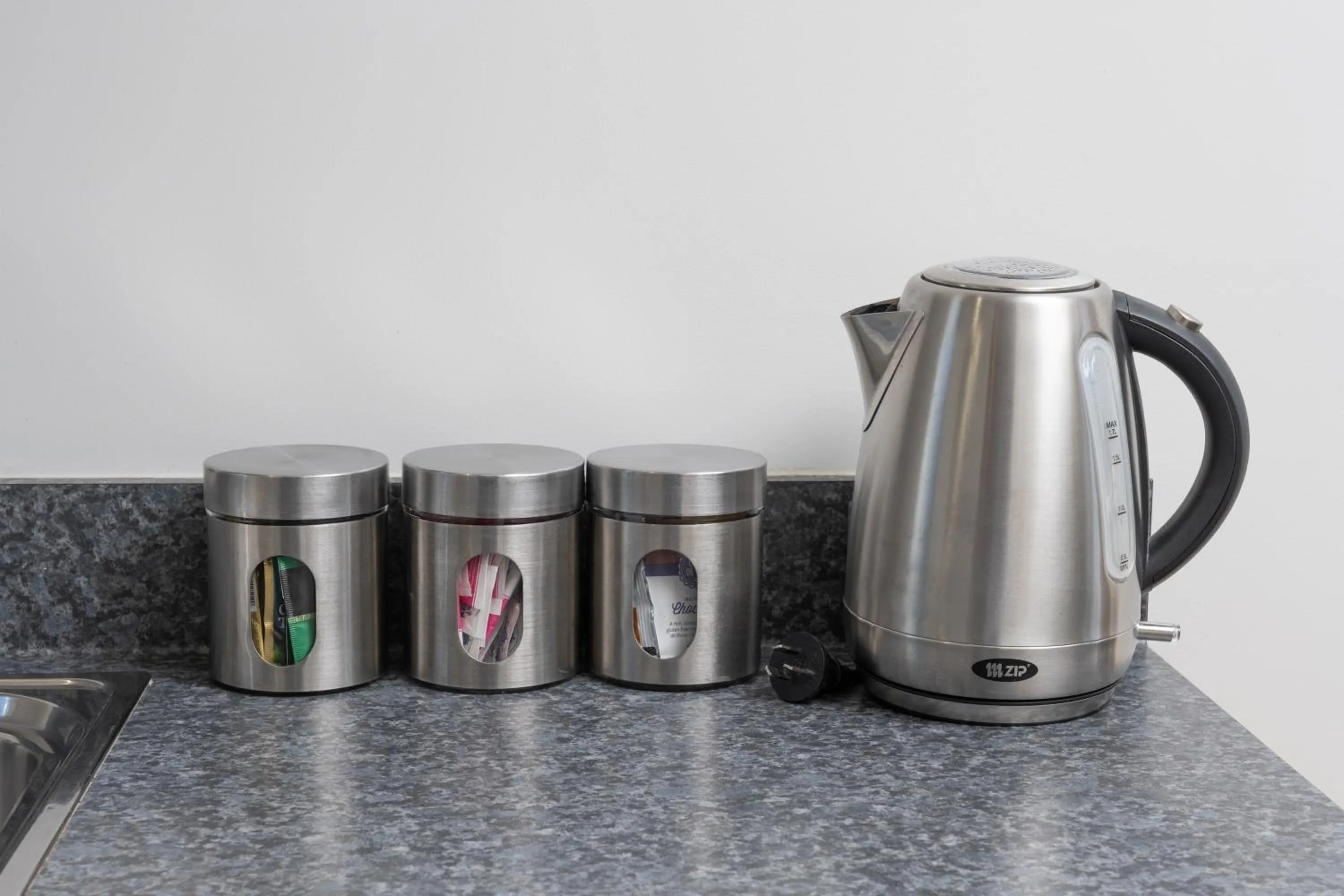 Coffee/tea facilities in Grove Park Motor Lodge