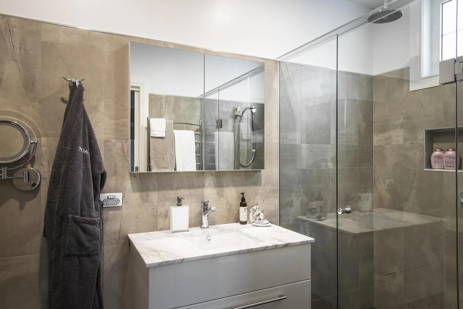 Bathroom in Noah's Stanley Luxury Bed and Breakfast