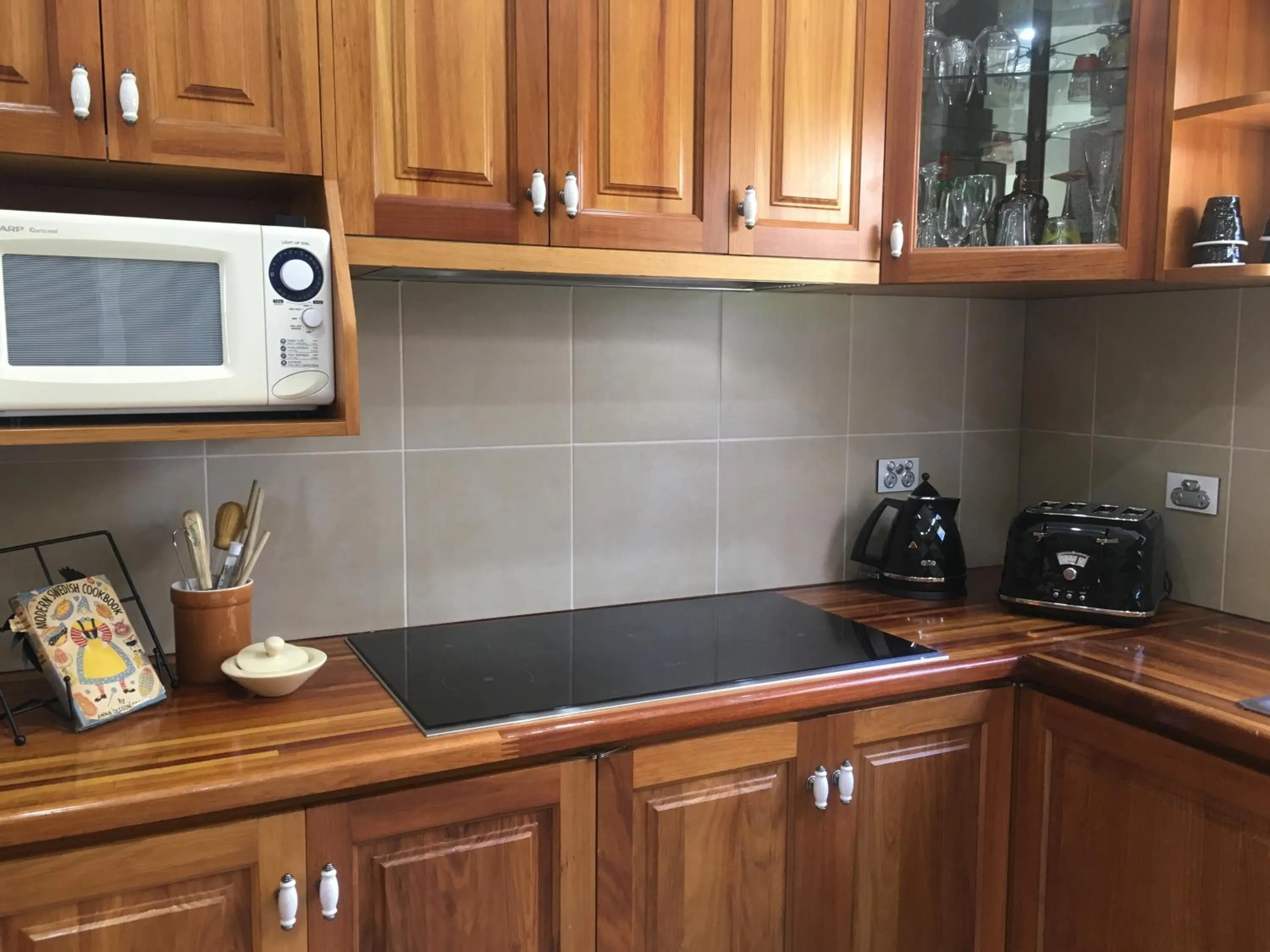 Communal kitchen in Noah's Stanley Luxury Bed and Breakfast