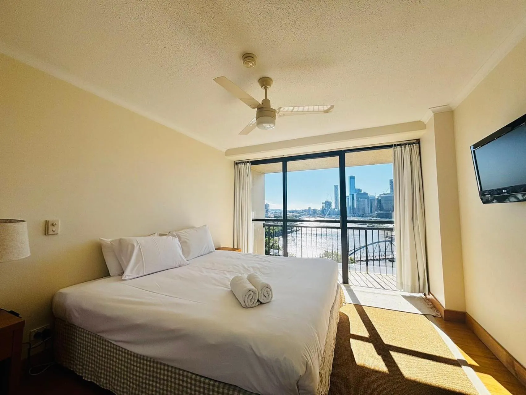 Bed in River Plaza Apartments Brisbane Southbank