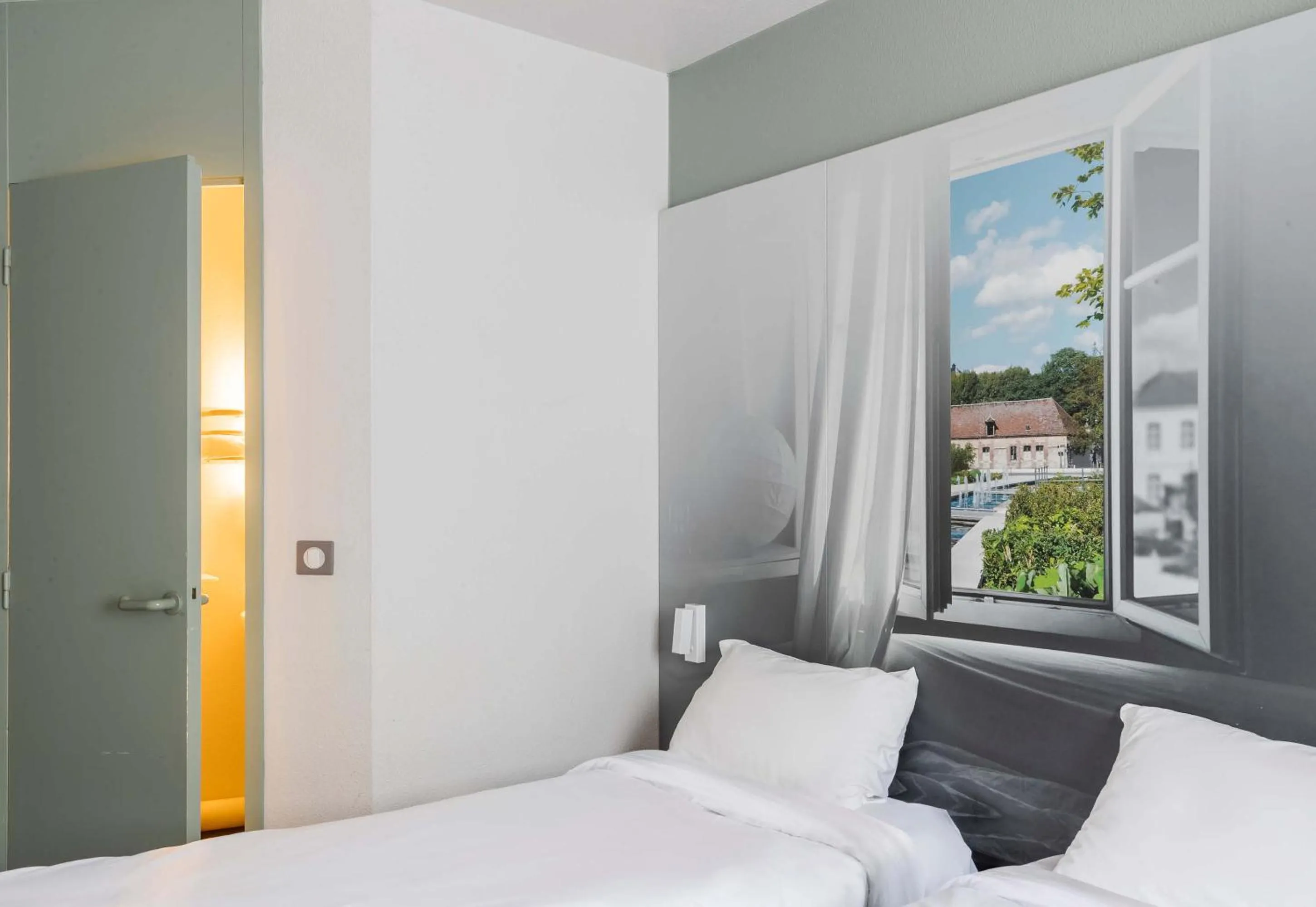 Bedroom, Bed in B&B HOTEL Troyes Saint-Parres-aux-Tertres