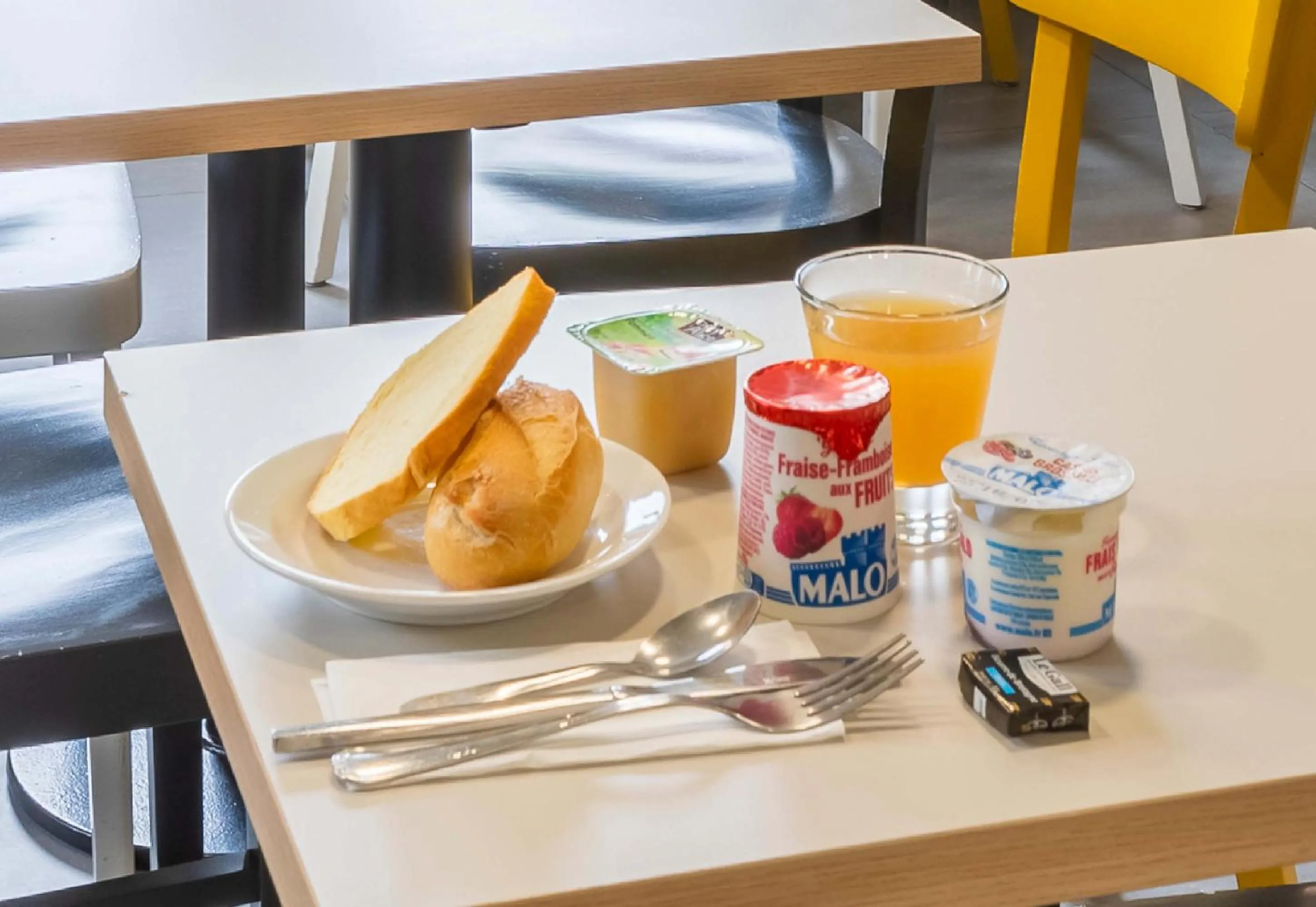 Breakfast in B&B HOTEL Troyes Saint-Parres-aux-Tertres