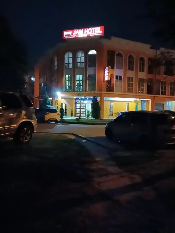 JAM Hotel Kota Warisan Sepang @ ERL Salak Tinggi, KLIA 1-2 & F1