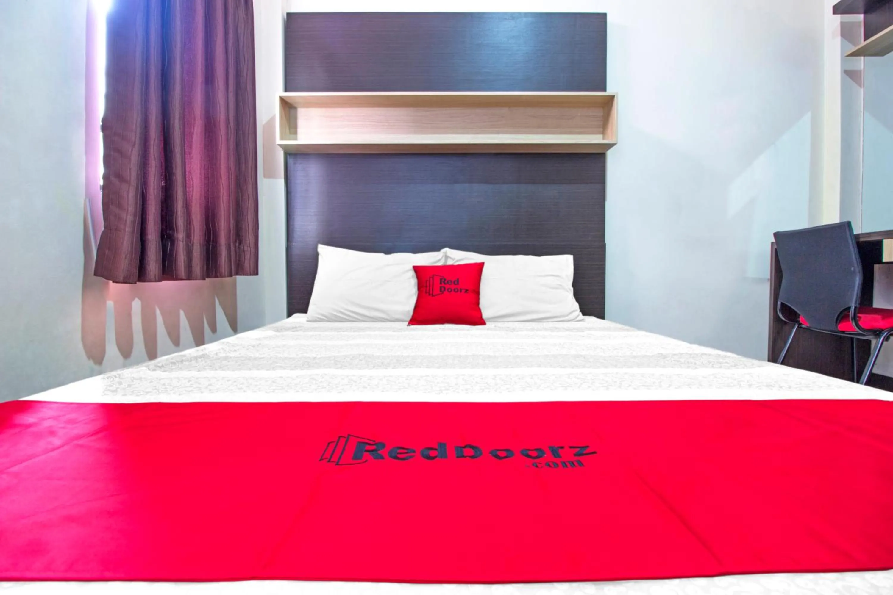 Bedroom, Bed in RedDoorz Plus near Isola UPI