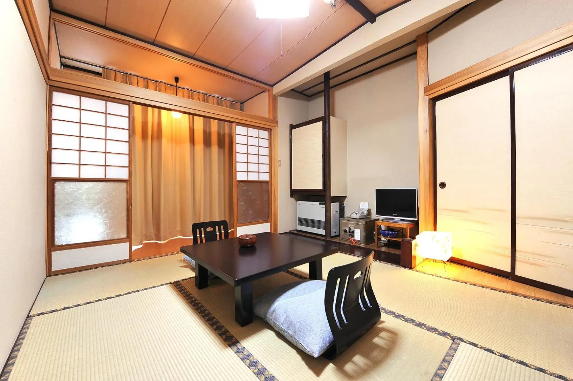Single Room with Shared Toilet - single occupancy in Dai Onsen Matsudaya Ryokan Single Room with Shared Toilet - single occupancy in Dai Onsen Matsudaya Ryokan