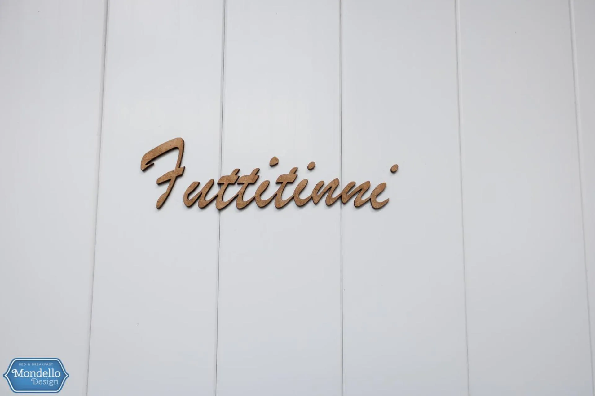 Text overlay in B&B Mondello Design