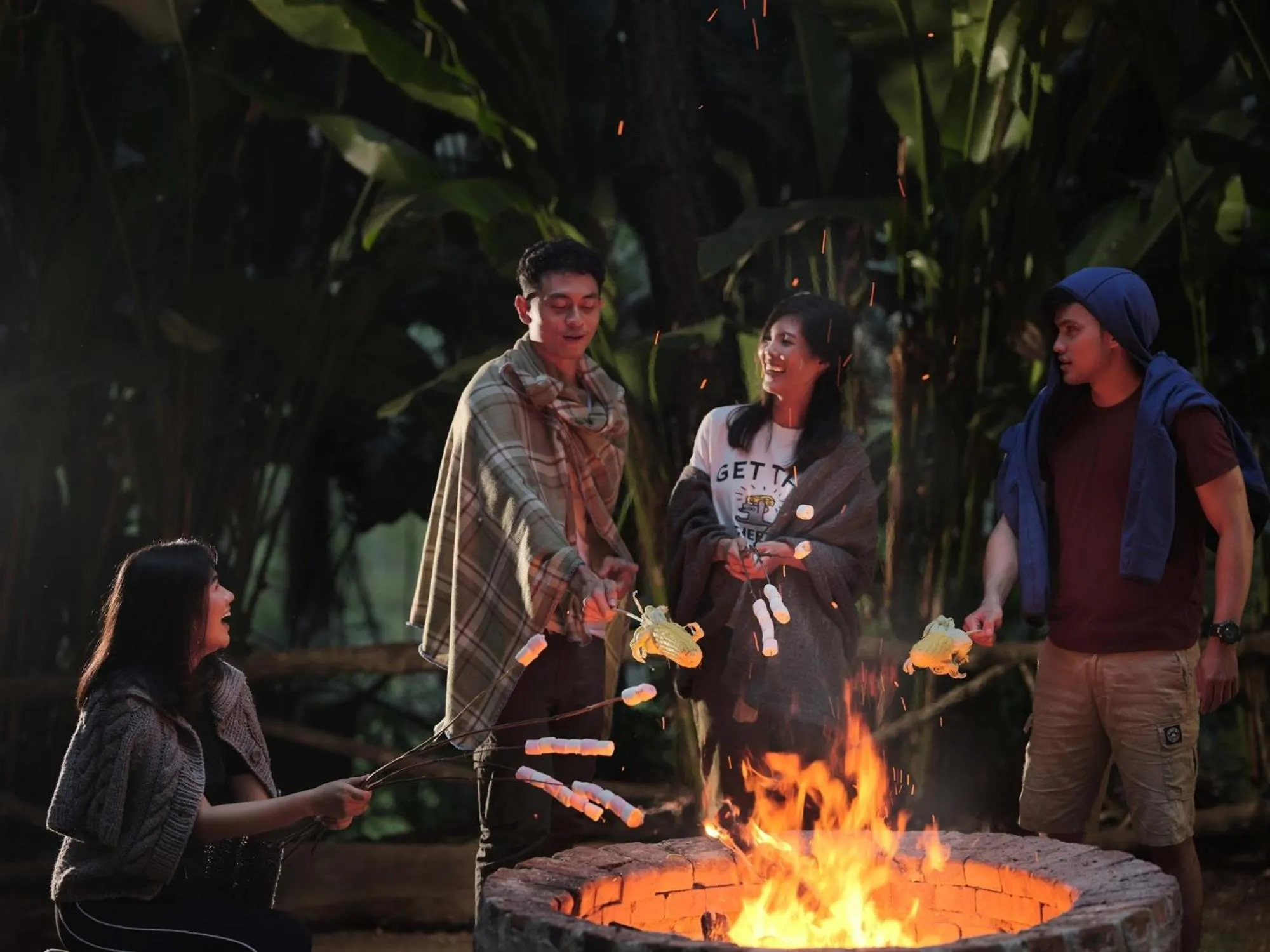 People in The Lodge Maribaya