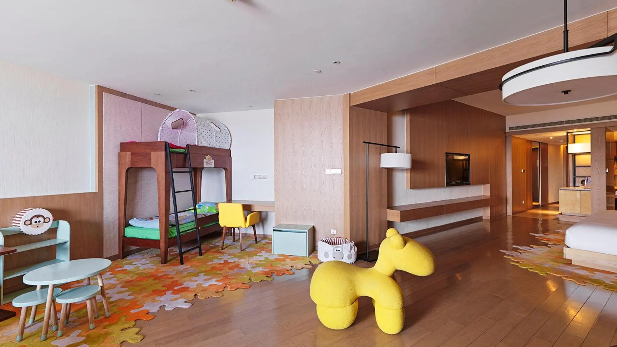 Photo of the whole room, Bed in Crowne Plaza Ningbo Xiangshan Sea View by IHG