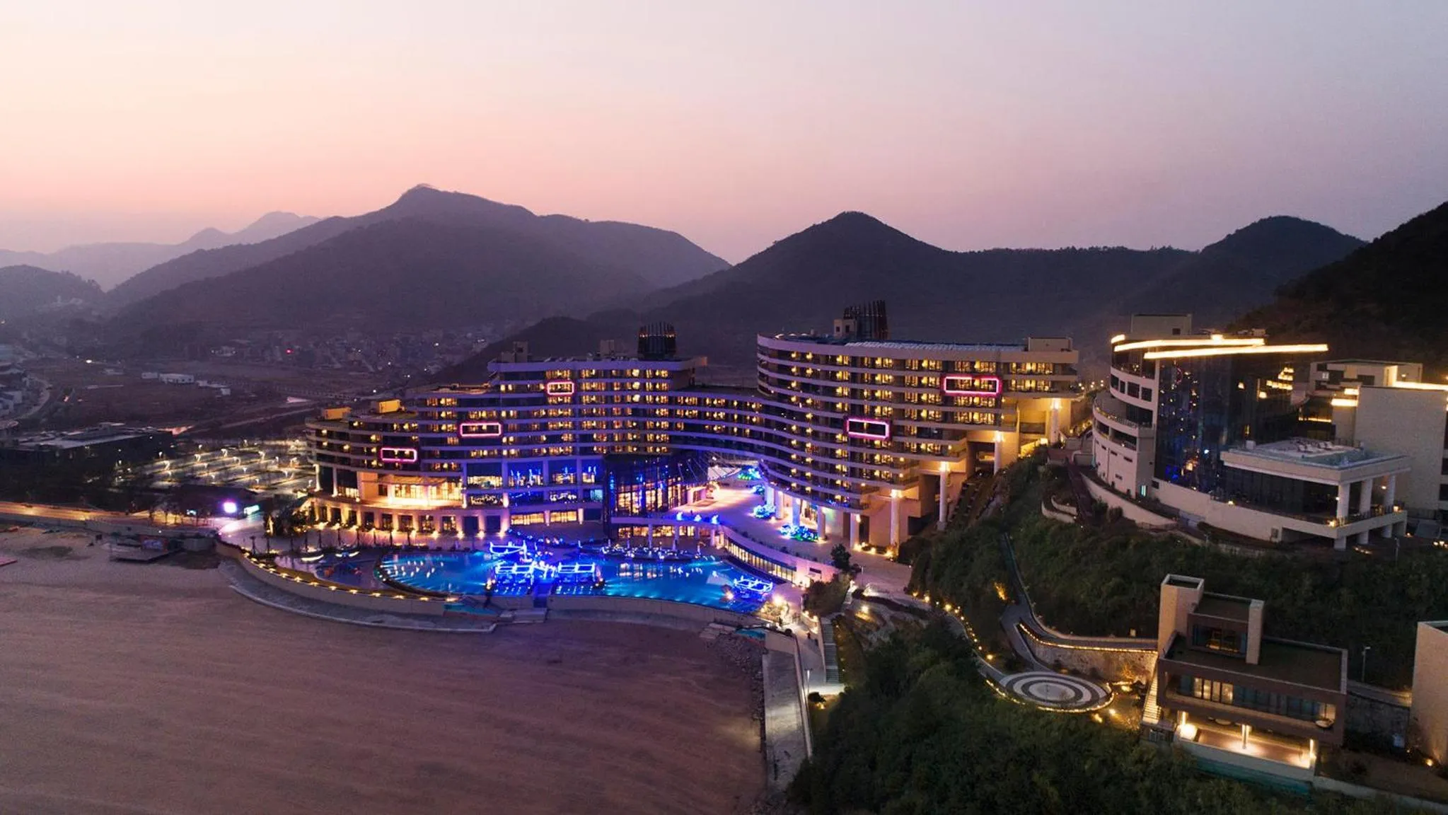 Property building in Crowne Plaza Ningbo Xiangshan Sea View by IHG