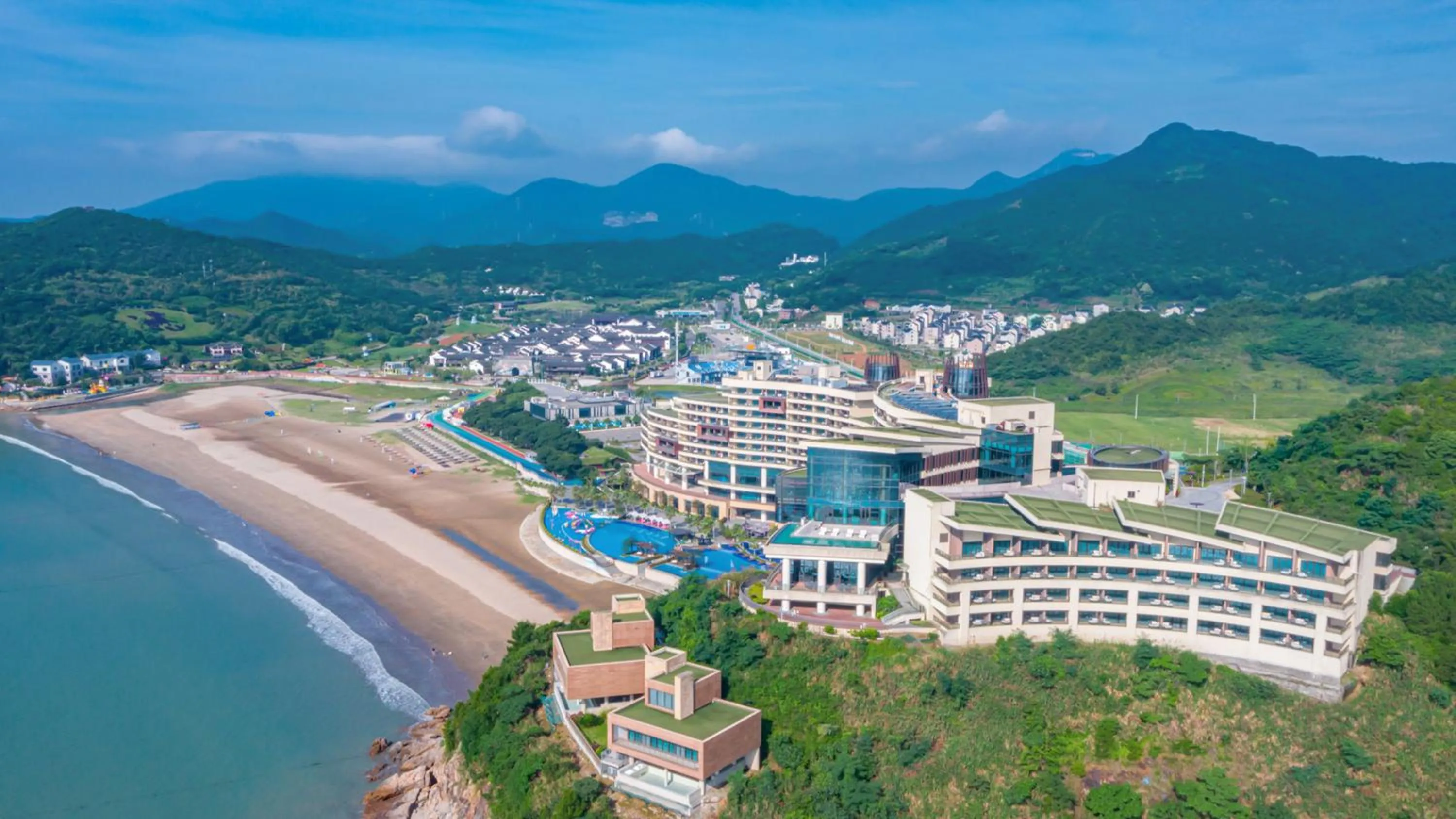 Property building in Crowne Plaza Ningbo Xiangshan Sea View by IHG