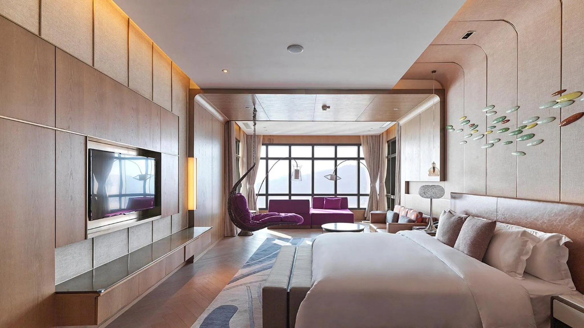 Photo of the whole room, Bed in Crowne Plaza Ningbo Xiangshan Sea View by IHG