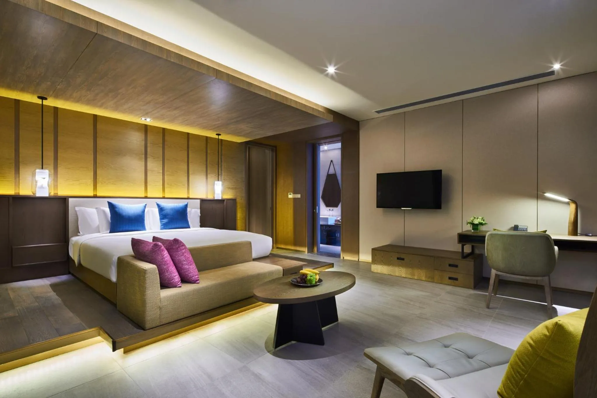 Photo of the whole room, Bed in Crowne Plaza Ningbo Xiangshan Sea View by IHG