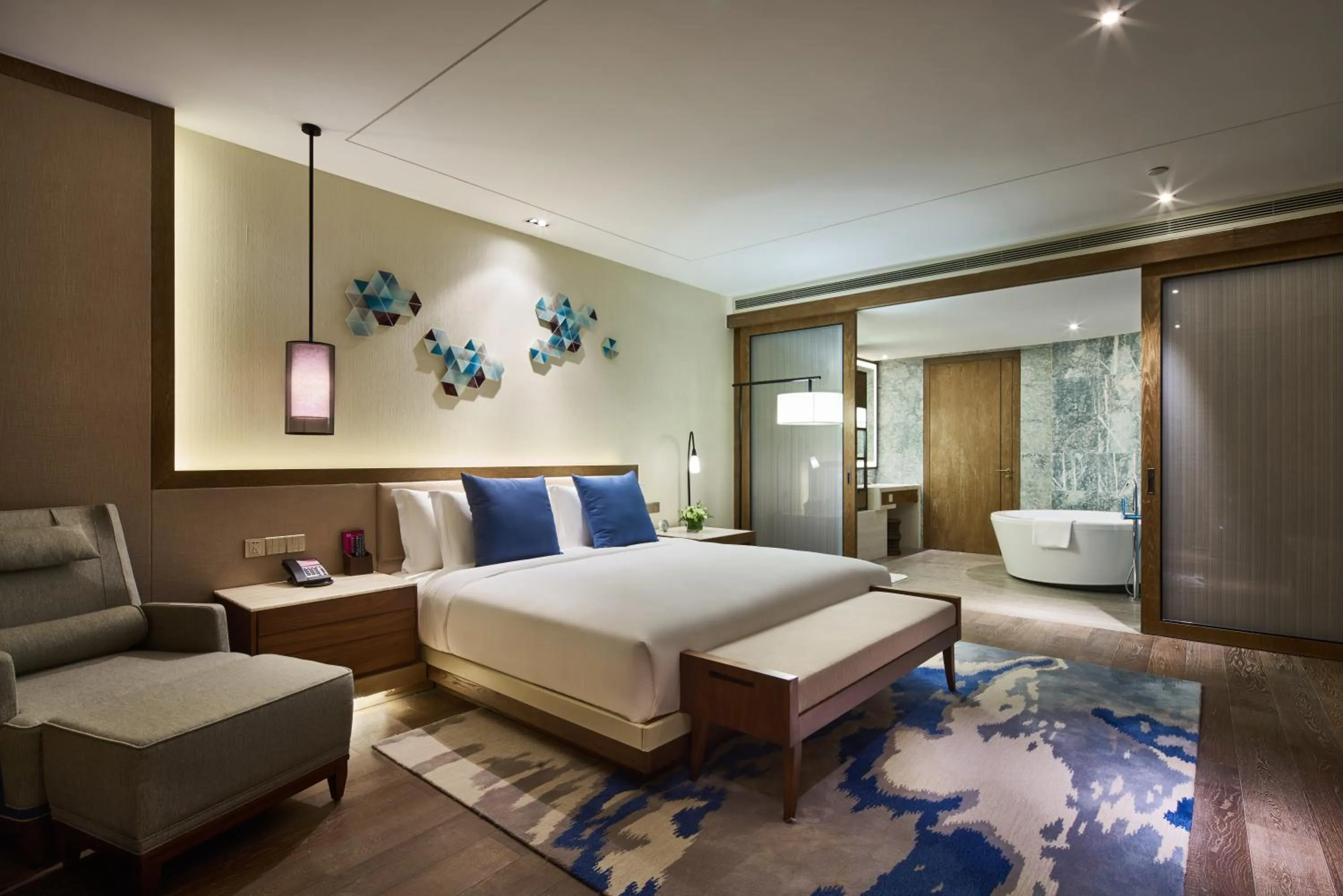 Bedroom, Bed in Crowne Plaza Ningbo Xiangshan Sea View by IHG