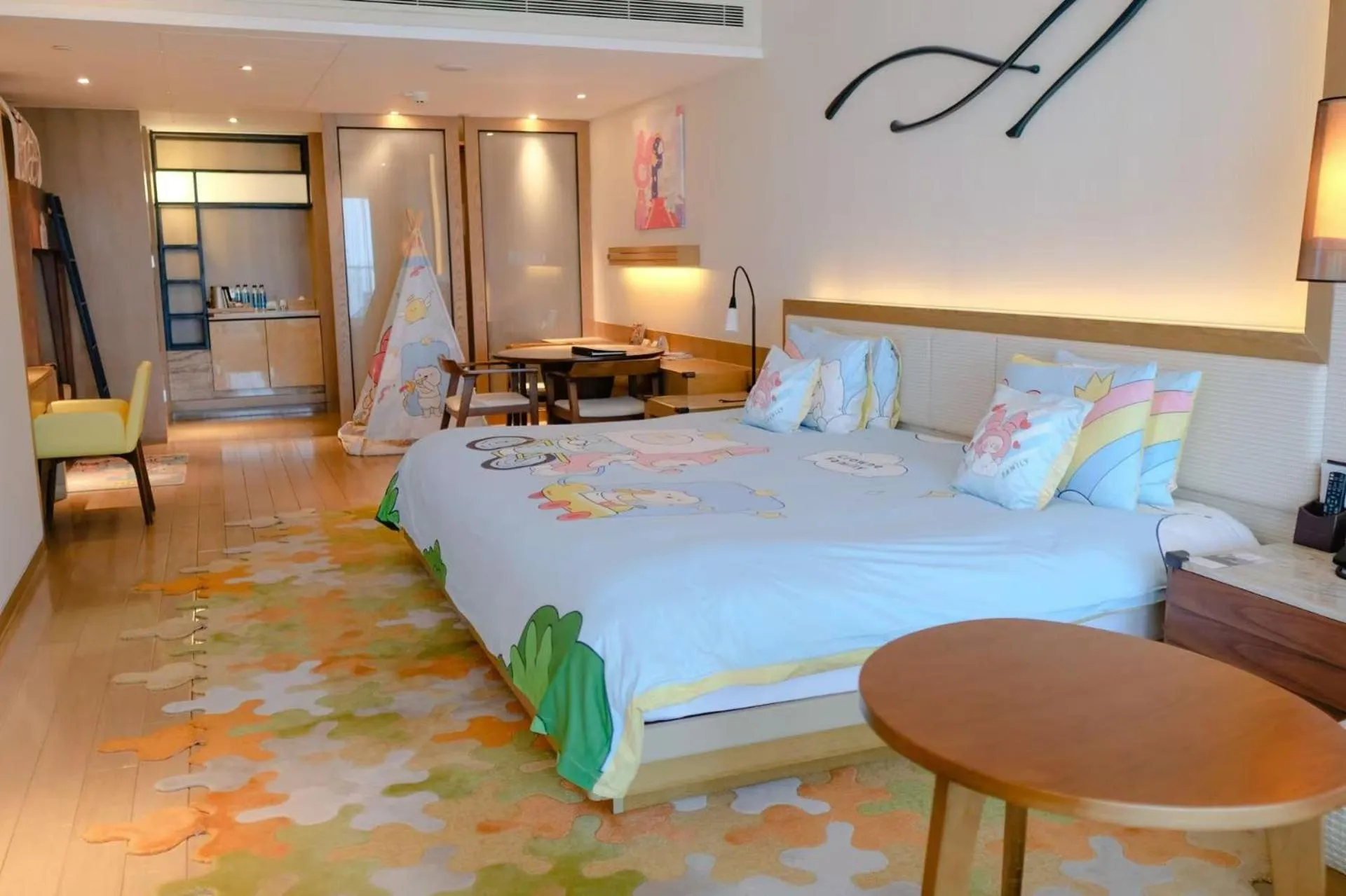 Bed in Crowne Plaza Ningbo Xiangshan Sea View by IHG