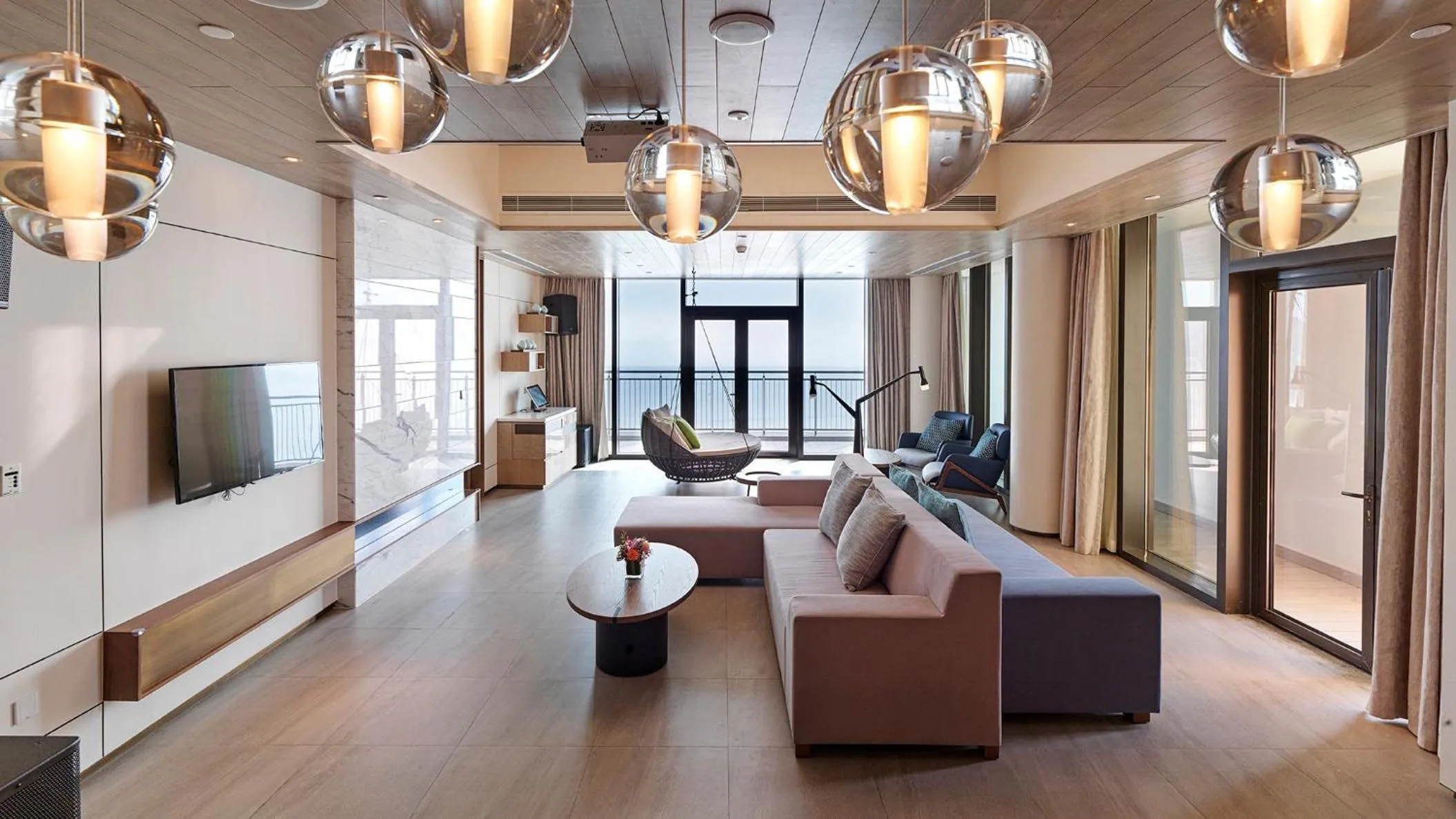 Bedroom in Crowne Plaza Ningbo Xiangshan Sea View by IHG