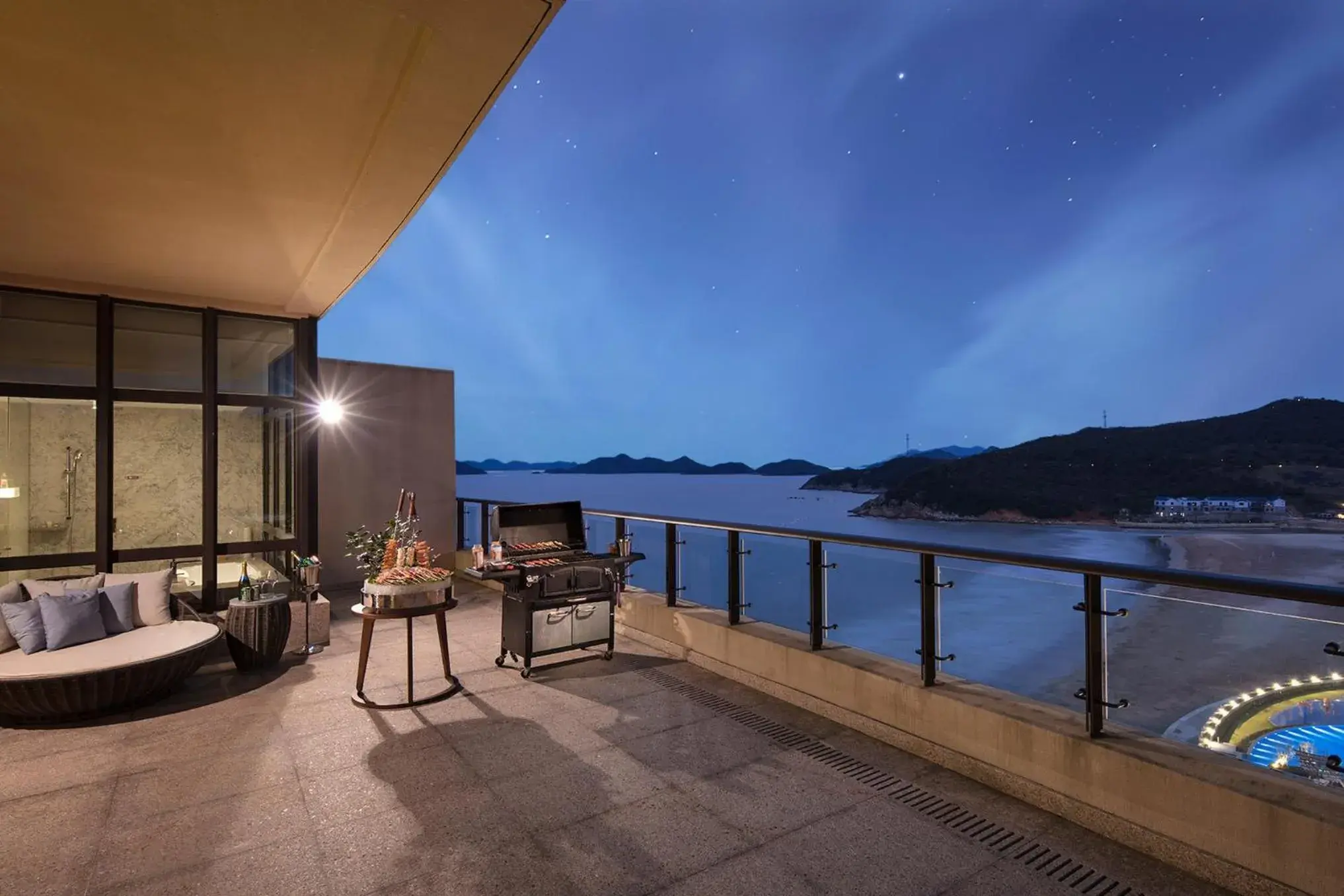 Premium King Room with View in Crowne Plaza Ningbo Xiangshan Sea View by IHG Premium King Room with View in Crowne Plaza Ningbo Xiangshan Sea View by IHG