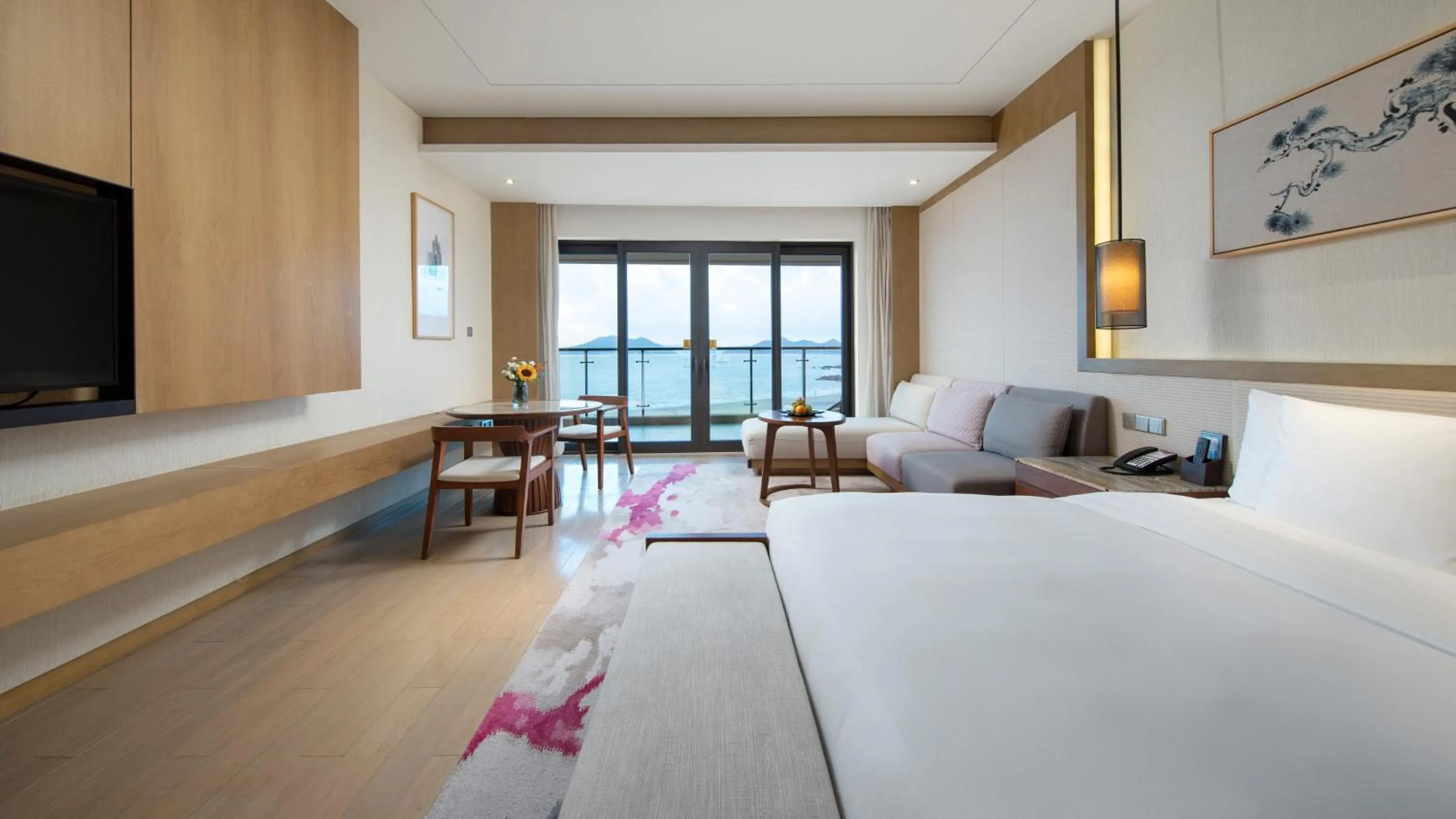 Photo of the whole room, Bed in Crowne Plaza Ningbo Xiangshan Sea View by IHG