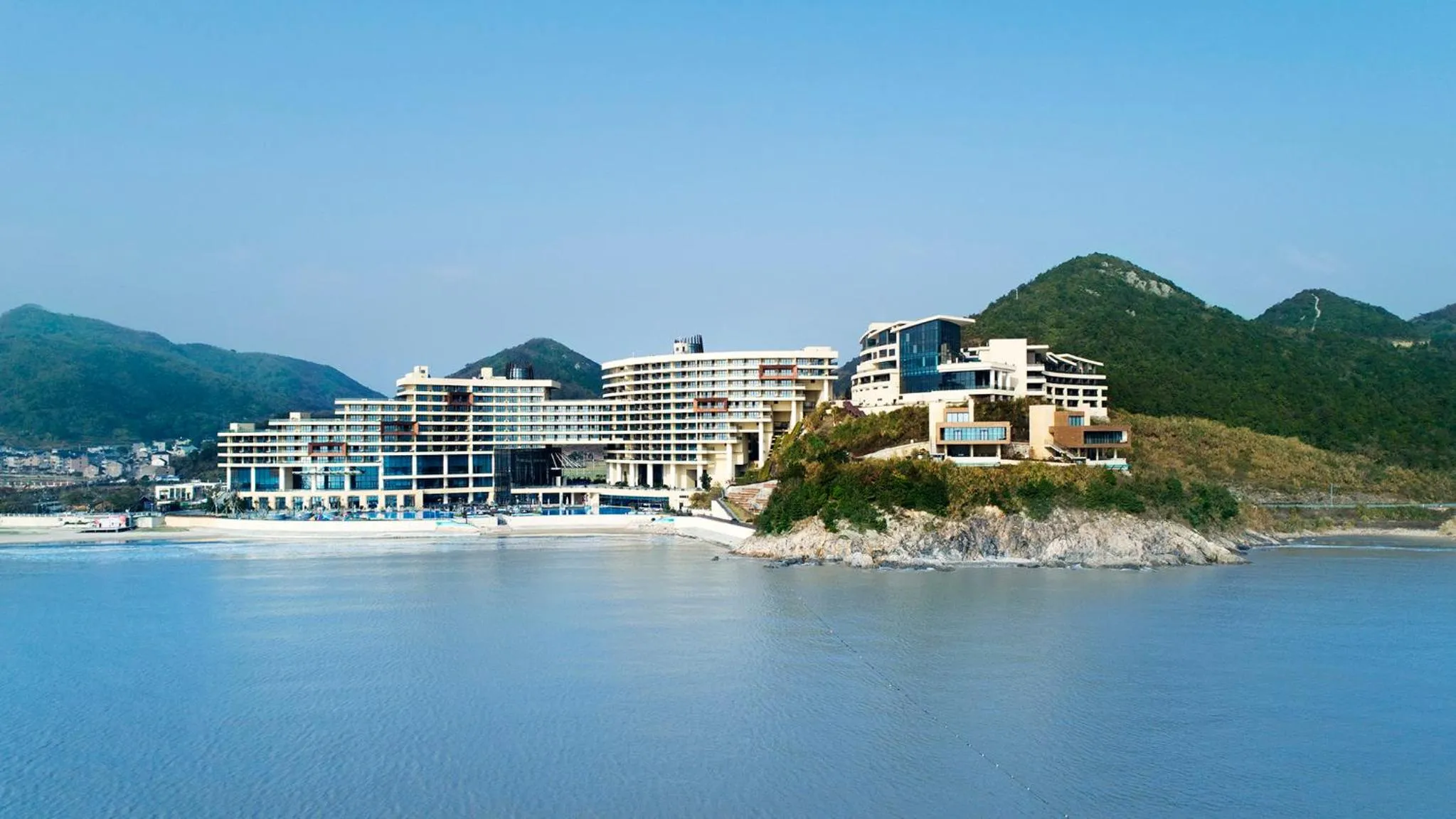 Property building in Crowne Plaza Ningbo Xiangshan Sea View by IHG