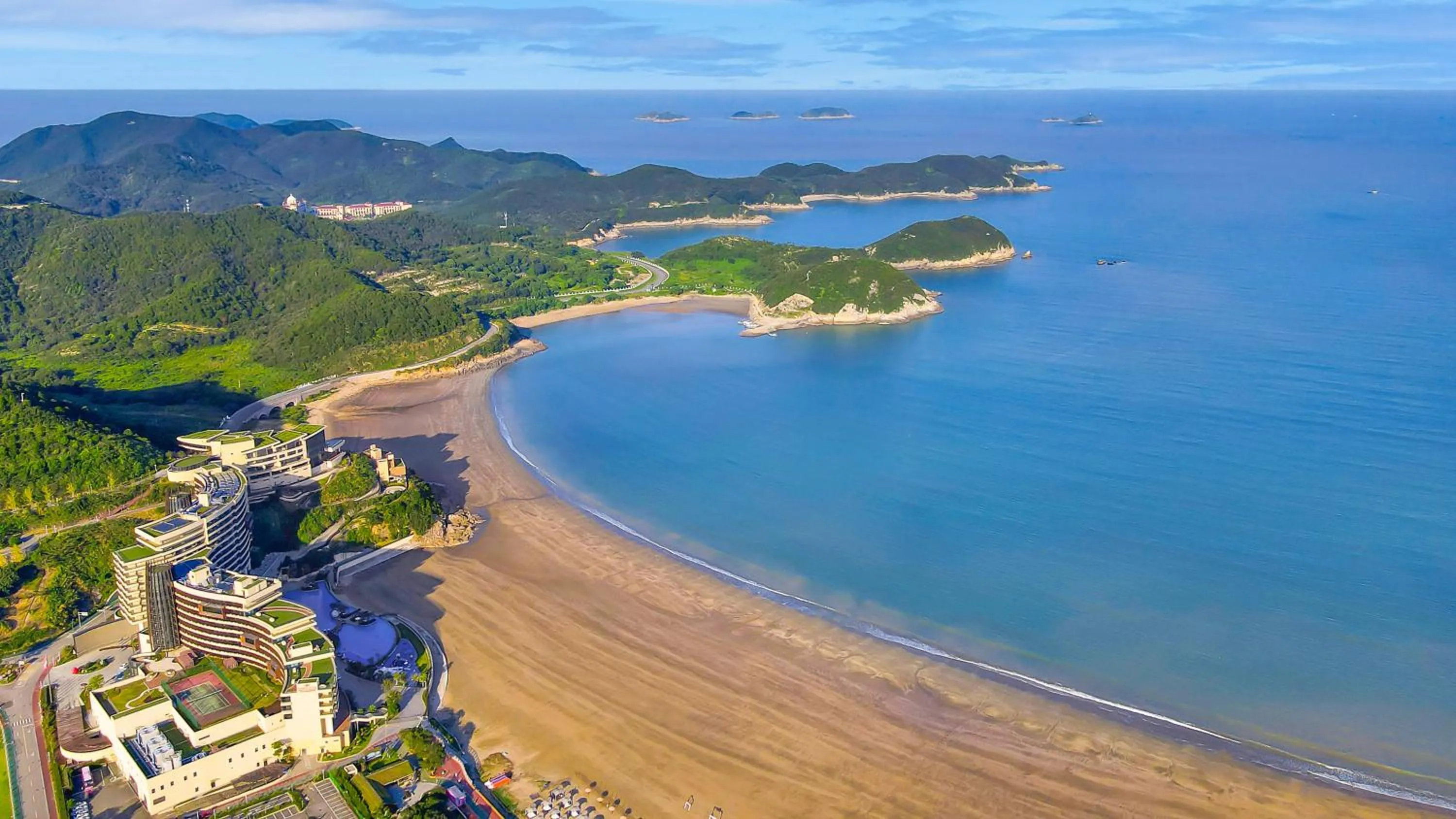 Property building in Crowne Plaza Ningbo Xiangshan Sea View by IHG