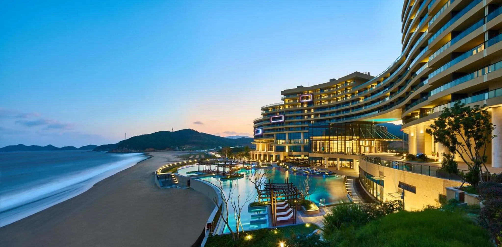 Property building in Crowne Plaza Ningbo Xiangshan Sea View by IHG