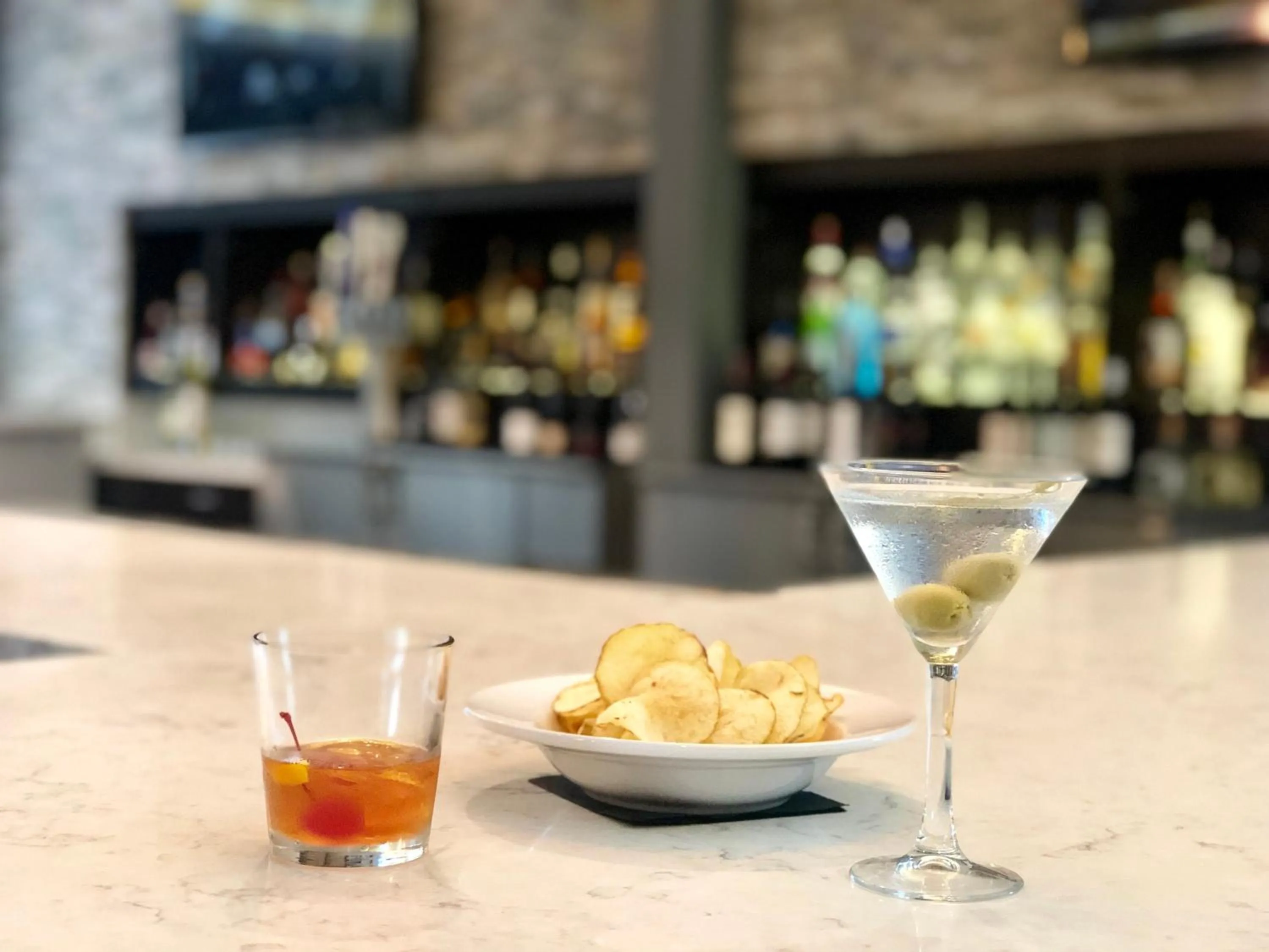 Lounge or bar in Holiday Inn & Suites Silicon Valley - Milpitas by IHG