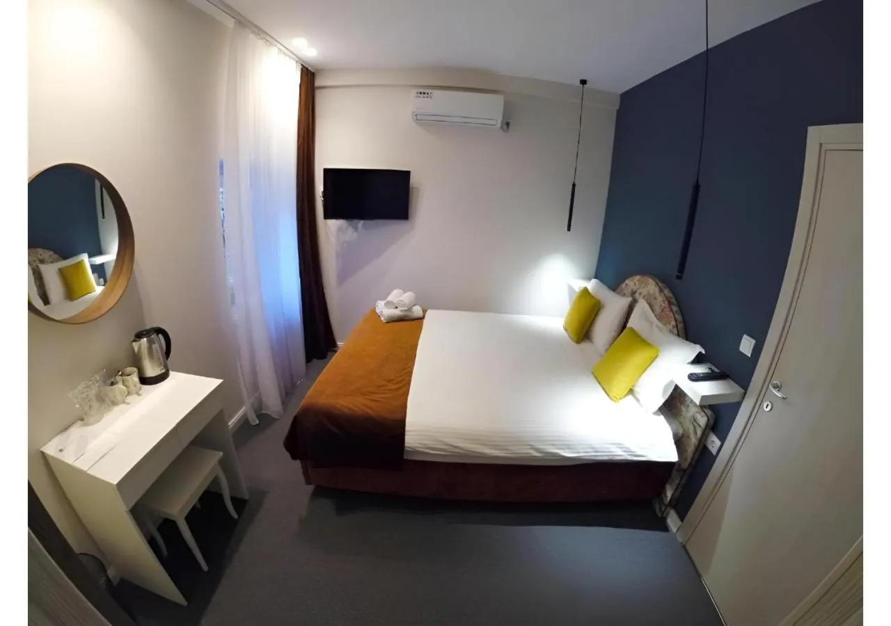 Photo of the whole room, Bed in Hotel Bohemian Garni - Skadarlija