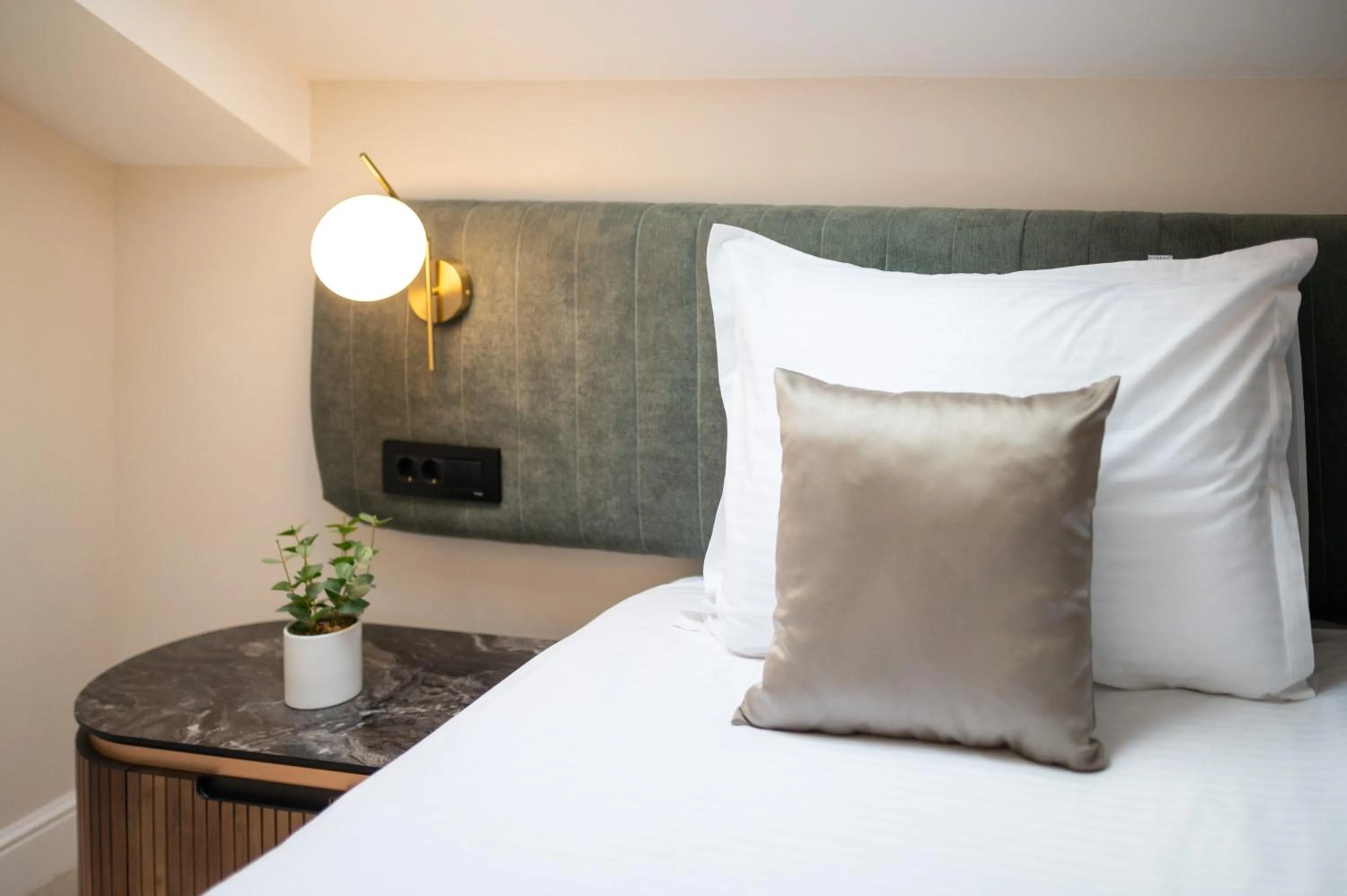 Decorative detail, Bed in Hotel Bohemian Garni - Skadarlija