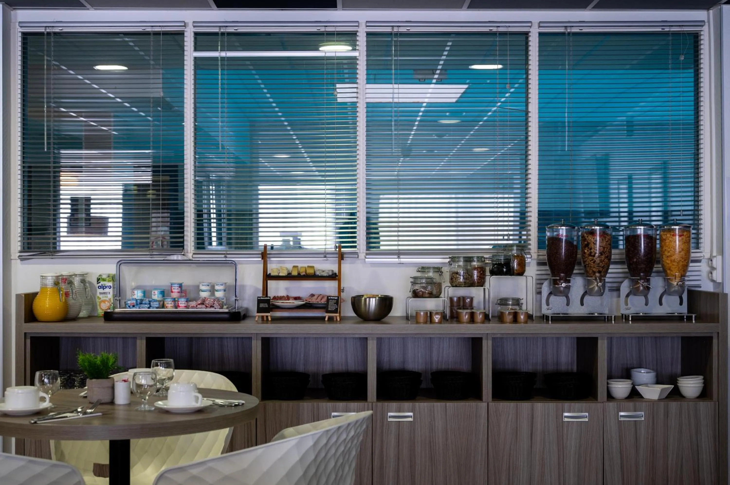 Breakfast in Nemea Appart Hotel Quai Victor Tours Centre