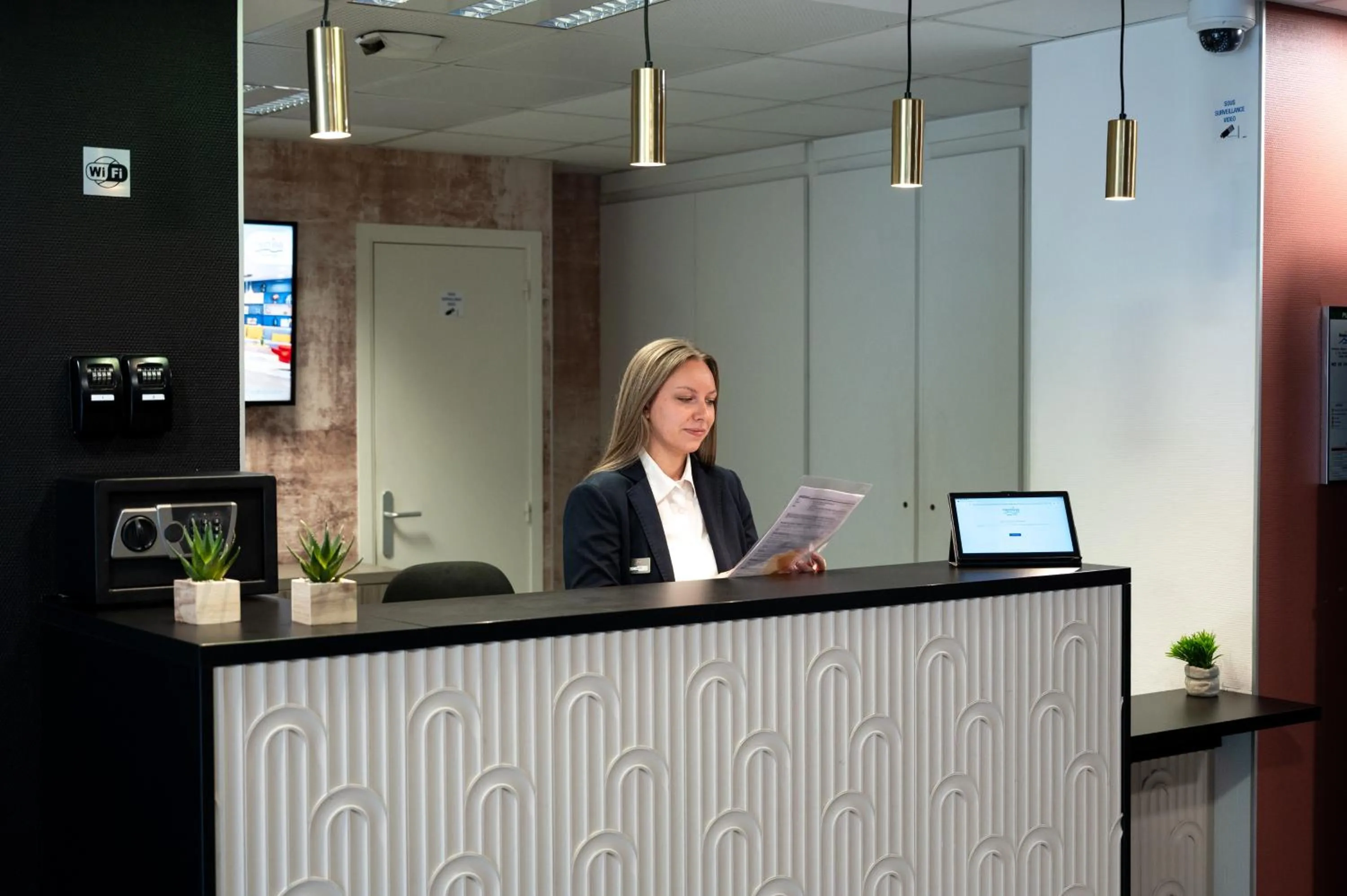 Lobby or reception in Nemea Appart Hotel Quai Victor Tours Centre