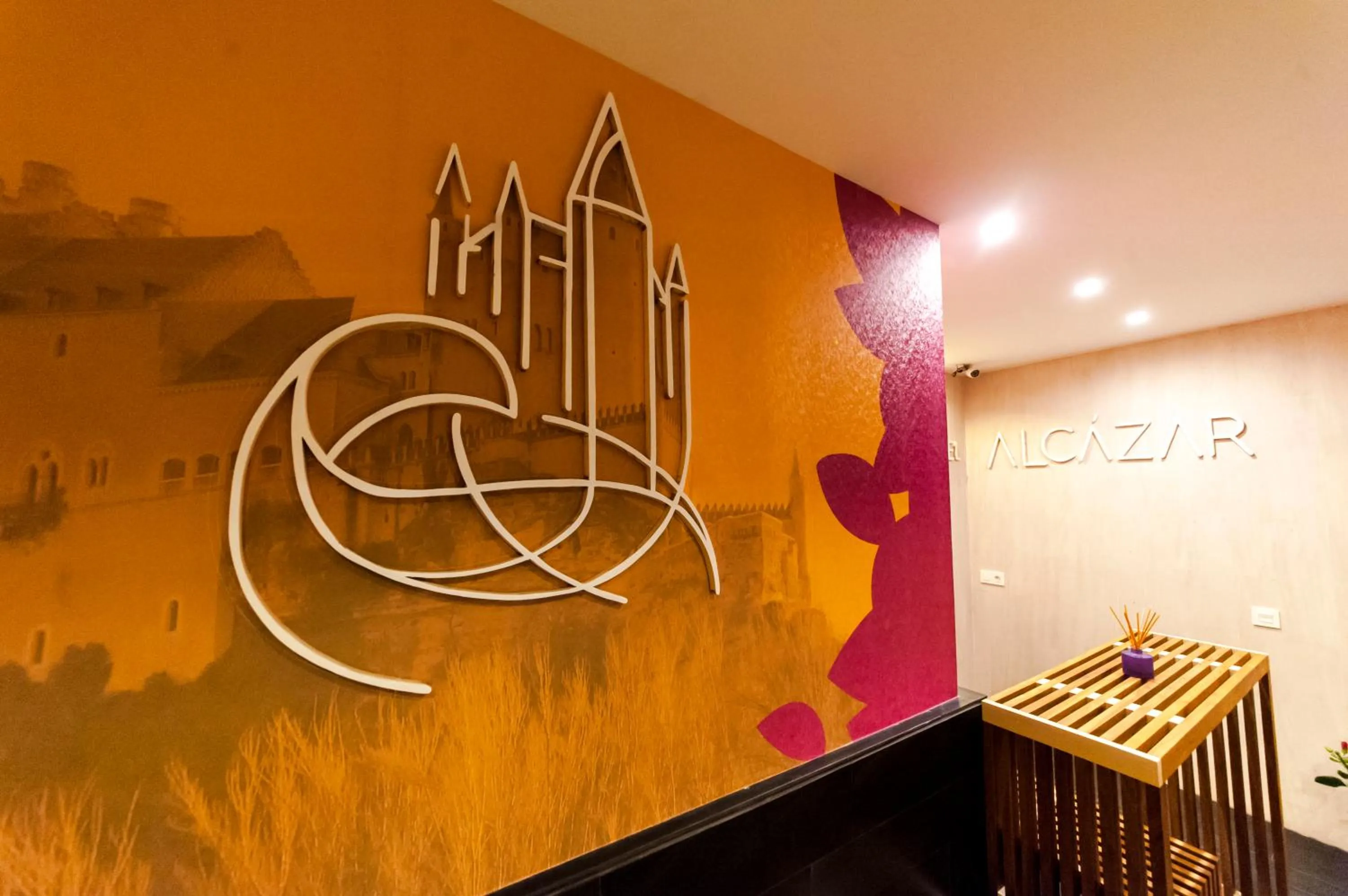 Property logo or sign in El Mirador Del Alcazar