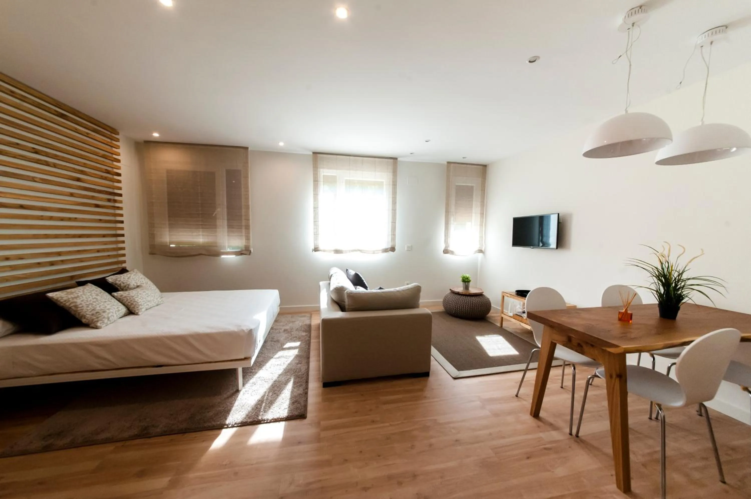 Photo of the whole room, Bed in El Mirador Del Alcazar