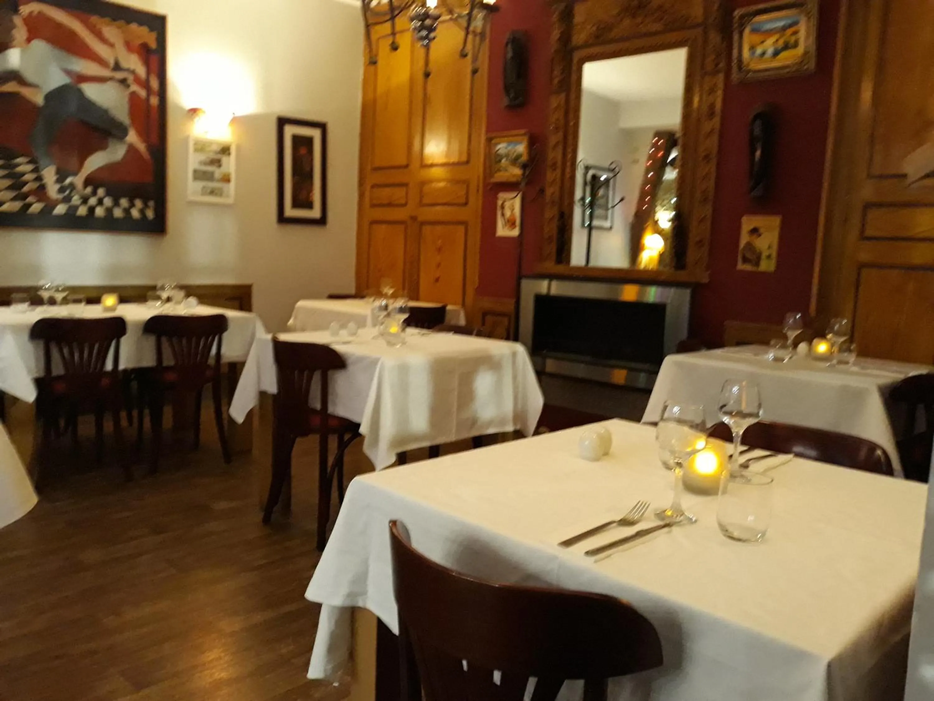 Restaurant/places to eat in Victorian Lodge
